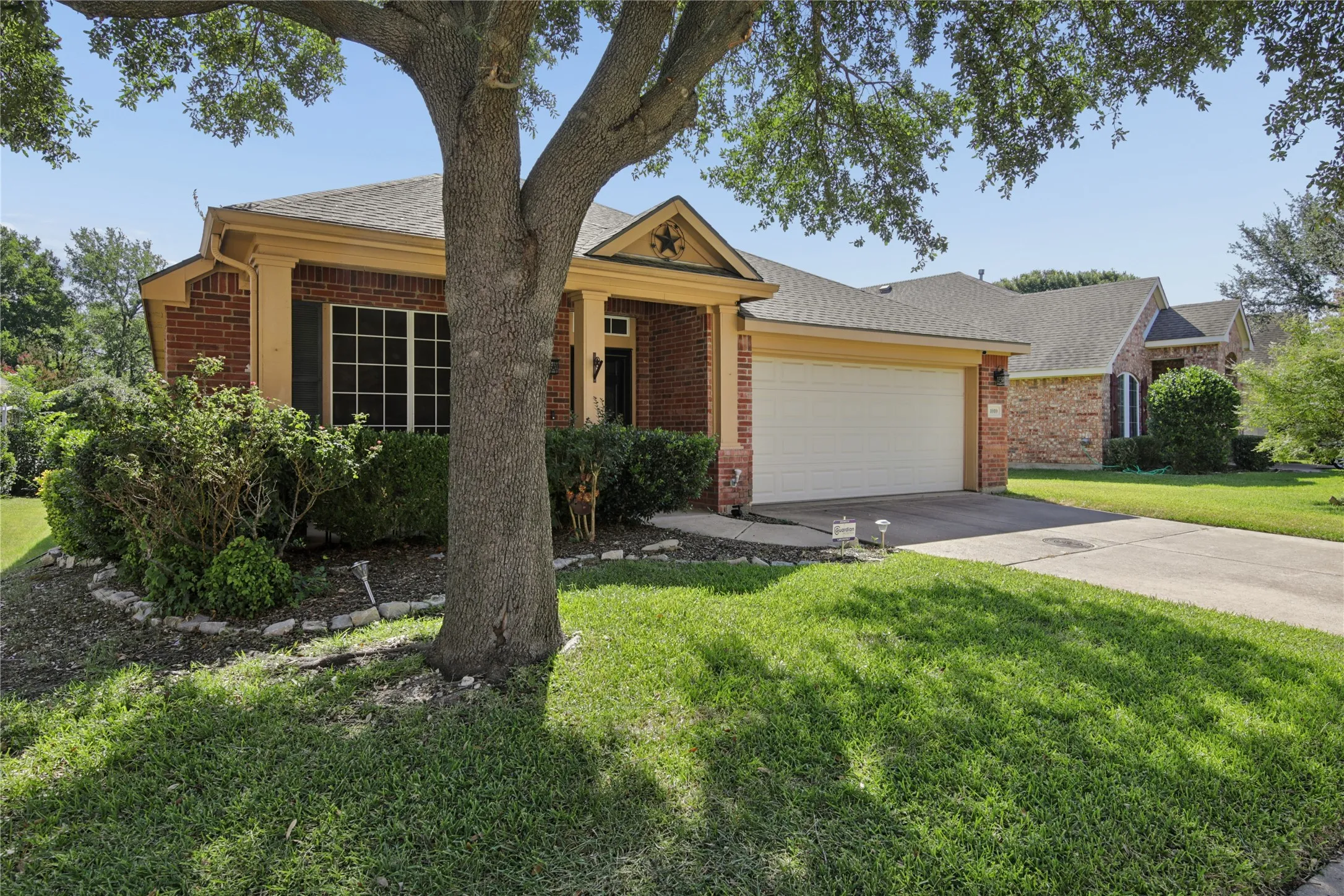 Single Family Residence For Sale in Dallas County , 1010 Sagebrush Trail, Duncanville, Texas 75137, 3 Bedroom, 2 Bathroom, 2 Garage spaces, 2,055 Sqft, built in 2006, mls#21328095, Real Estate Agent in Duncanville, Homes For Sale in Dallas county, Homes For Sale in Duncanville, Realtor in Duncanville Texas, Real Estate Brokerage Independent Realty Texas, Luminita Cordes Realtor