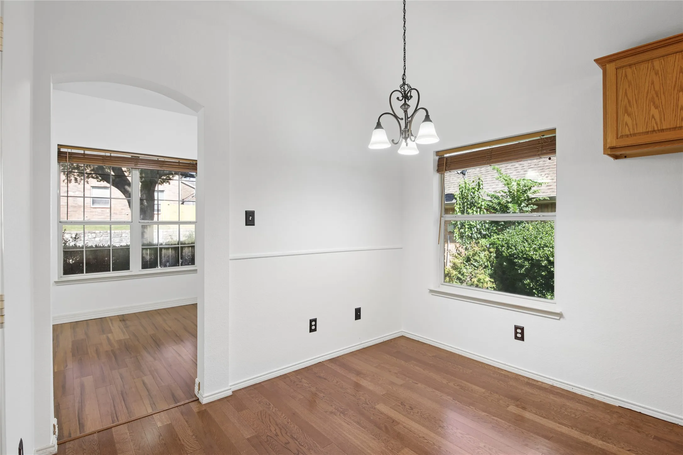 Single Family Residence For Sale in Dallas County , 1010 Sagebrush Trail, Duncanville, Texas 75137, 3 Bedroom, 2 Bathroom, 2 Garage spaces, 2,055 Sqft, built in 2006, mls#21328095, Real Estate Agent in Duncanville, Homes For Sale in Dallas county, Homes For Sale in Duncanville, Realtor in Duncanville Texas, Real Estate Brokerage Independent Realty Texas, Luminita Cordes Realtor