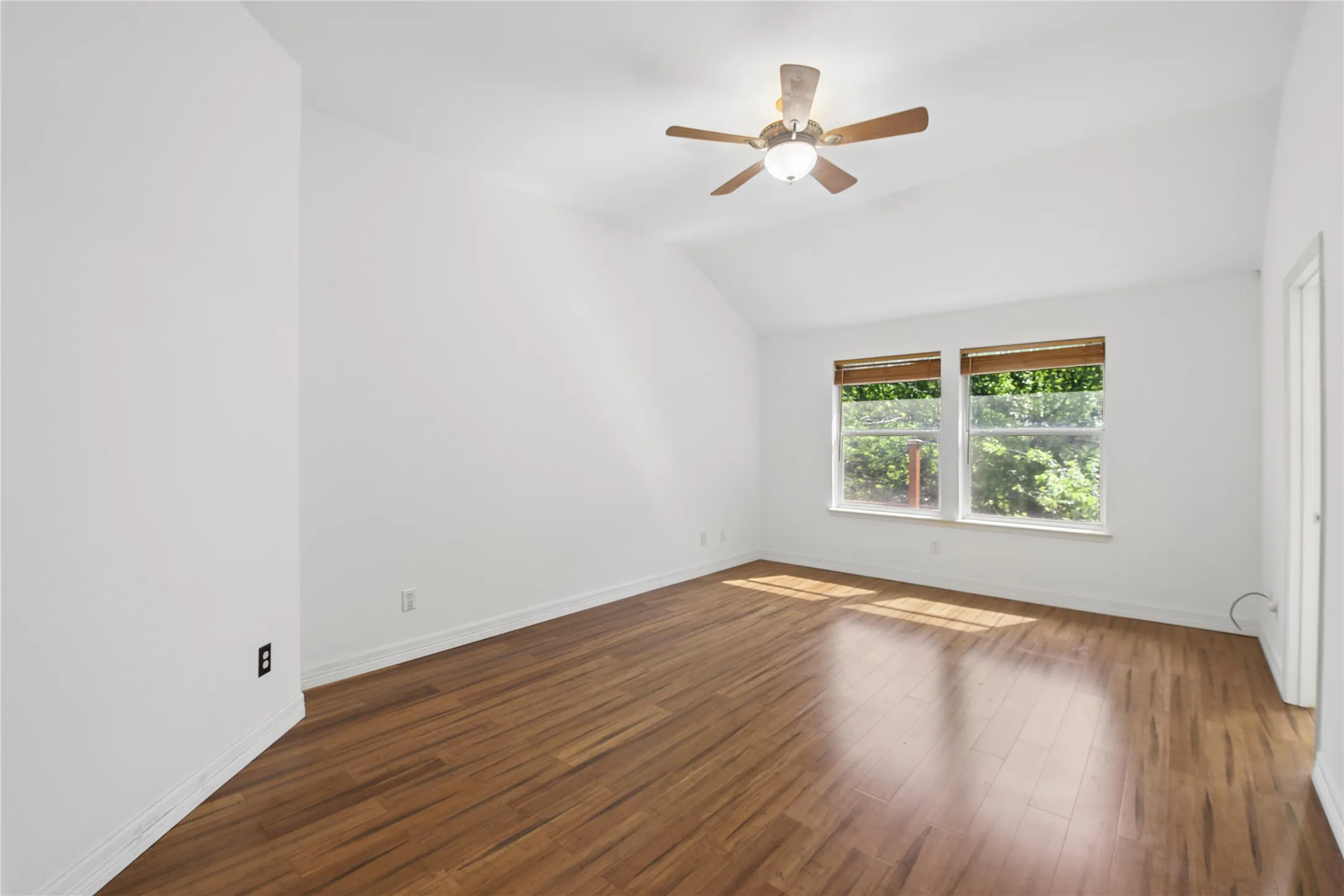 Single Family Residence For Sale in Dallas County , 1010 Sagebrush Trail, Duncanville, Texas 75137, 3 Bedroom, 2 Bathroom, 2 Garage spaces, 2,055 Sqft, built in 2006, mls#21328095, Real Estate Agent in Duncanville, Homes For Sale in Dallas county, Homes For Sale in Duncanville, Realtor in Duncanville Texas, Real Estate Brokerage Independent Realty Texas, Luminita Cordes Realtor