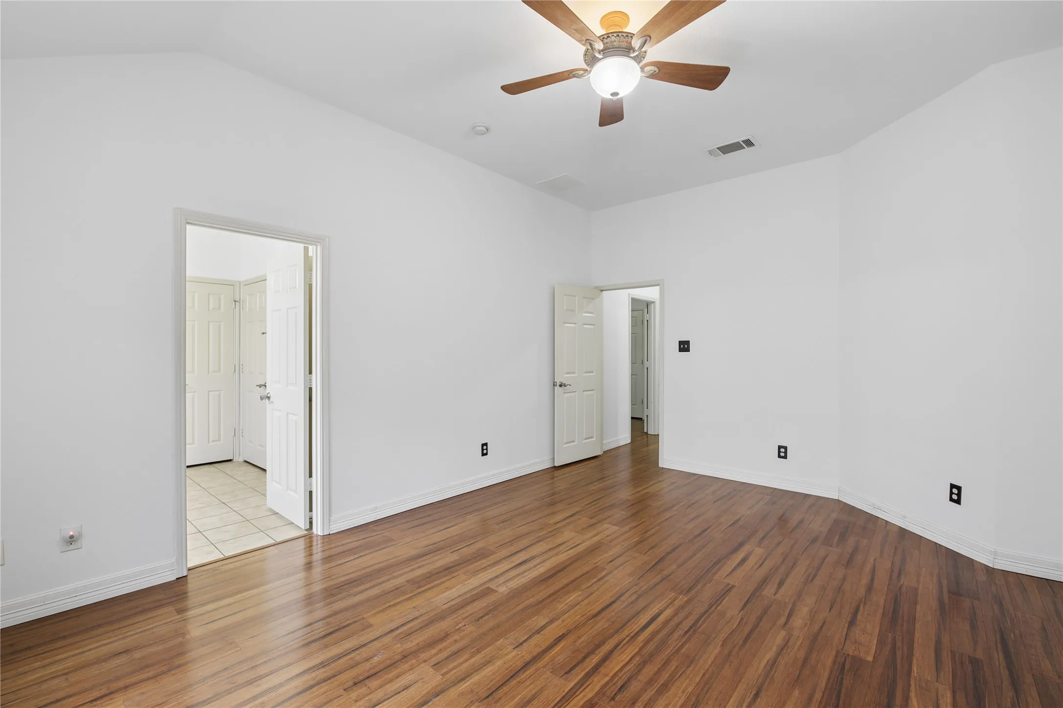 Single Family Residence For Sale in Dallas County , 1010 Sagebrush Trail, Duncanville, Texas 75137, 3 Bedroom, 2 Bathroom, 2 Garage spaces, 2,055 Sqft, built in 2006, mls#21328095, Real Estate Agent in Duncanville, Homes For Sale in Dallas county, Homes For Sale in Duncanville, Realtor in Duncanville Texas, Real Estate Brokerage Independent Realty Texas, Luminita Cordes Realtor