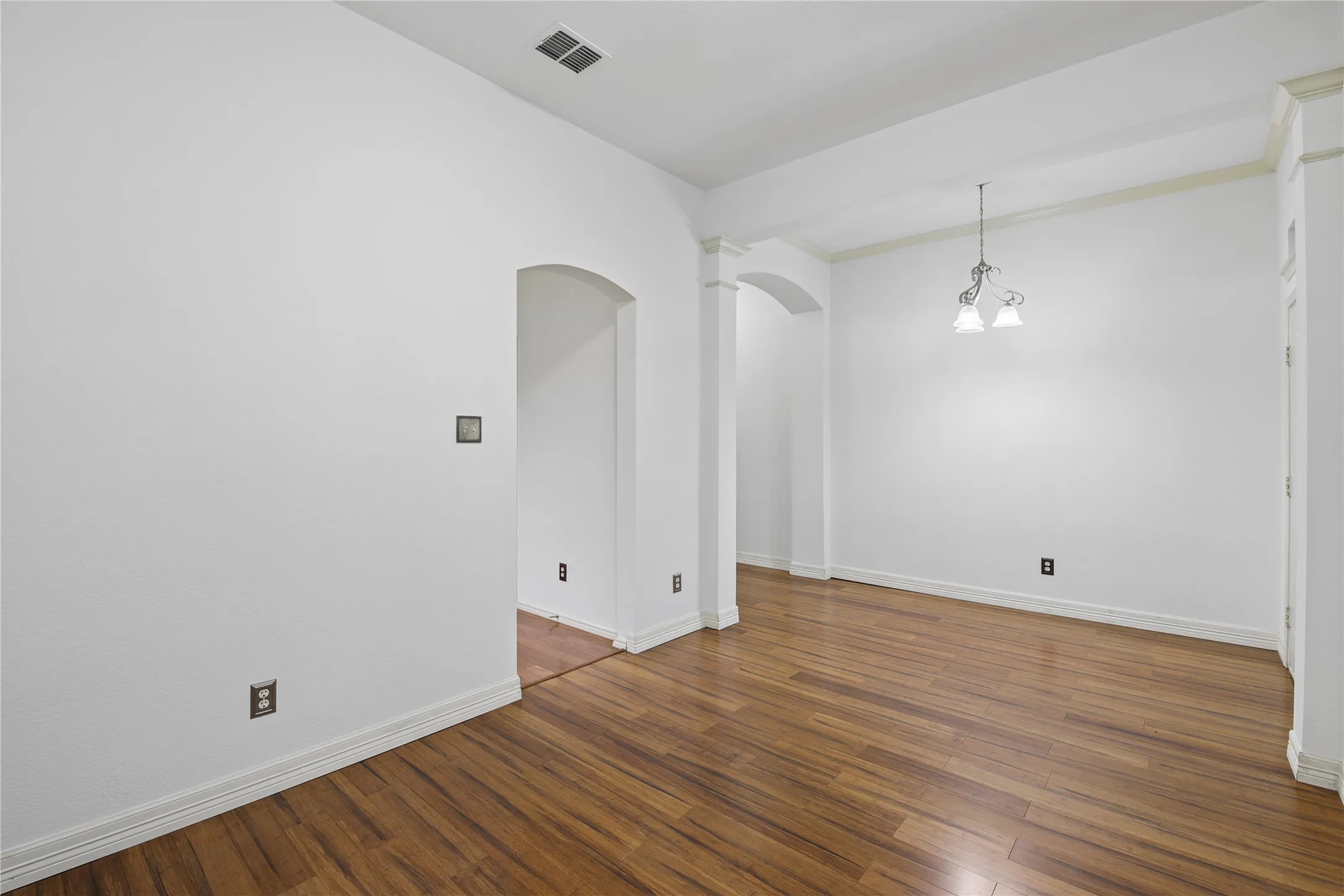 Single Family Residence For Sale in Dallas County , 1010 Sagebrush Trail, Duncanville, Texas 75137, 3 Bedroom, 2 Bathroom, 2 Garage spaces, 2,055 Sqft, built in 2006, mls#21328095, Real Estate Agent in Duncanville, Homes For Sale in Dallas county, Homes For Sale in Duncanville, Realtor in Duncanville Texas, Real Estate Brokerage Independent Realty Texas, Luminita Cordes Realtor