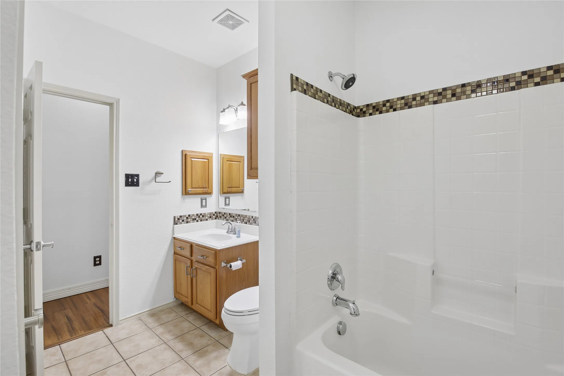 Single Family Residence For Sale in Dallas County , 1010 Sagebrush Trail, Duncanville, Texas 75137, 3 Bedroom, 2 Bathroom, 2 Garage spaces, 2,055 Sqft, built in 2006, mls#21328095, Real Estate Agent in Duncanville, Homes For Sale in Dallas county, Homes For Sale in Duncanville, Realtor in Duncanville Texas, Real Estate Brokerage Independent Realty Texas, Luminita Cordes Realtor