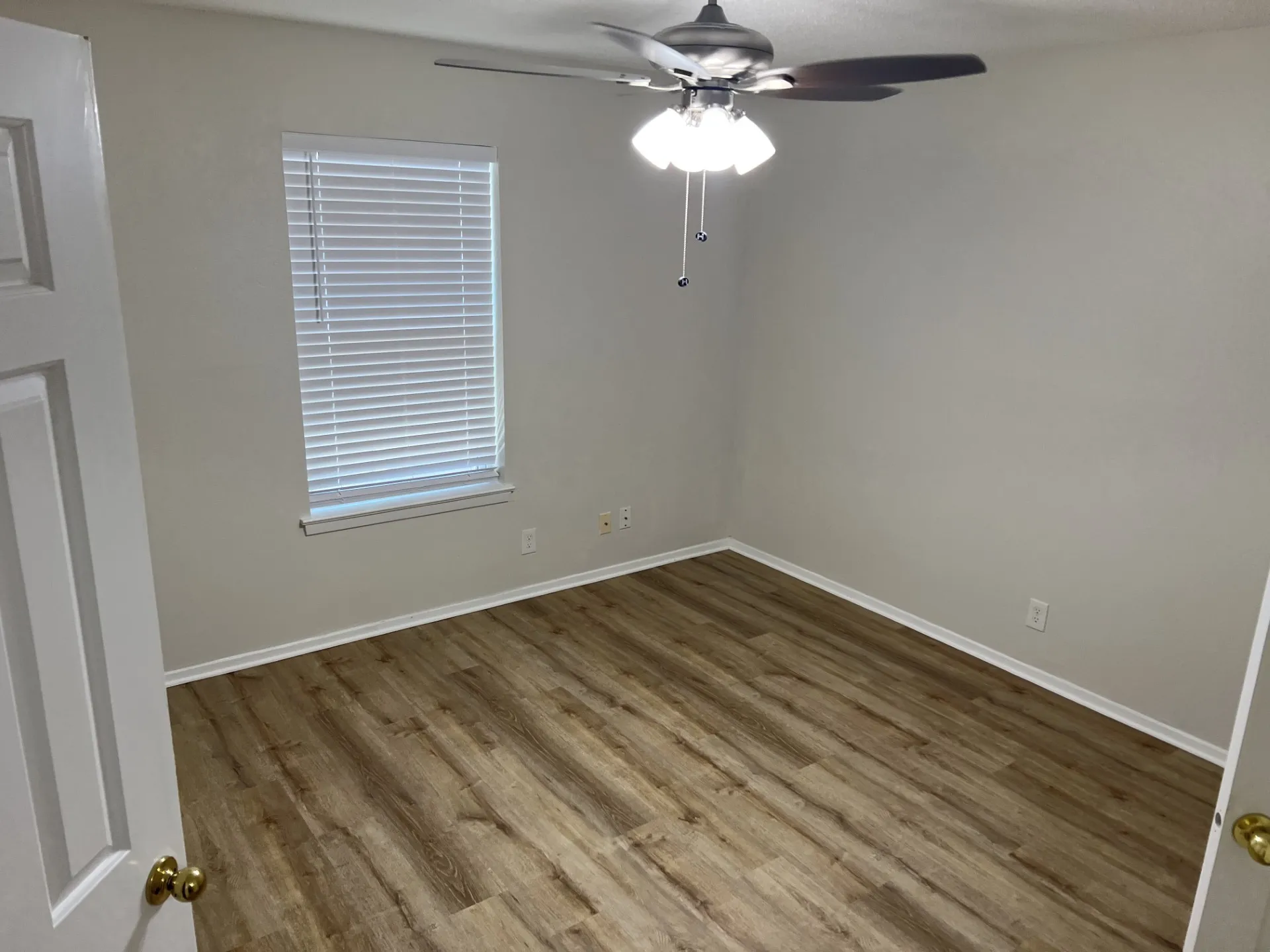Duplex For Rent in Tarrant County , 208 Hosack Street, Arlington, Texas 76010, 2 Bedroom, 1 Bathroom, Garage spaces, 1,600 Sqft, built in 1965, mls#21326857, Real Estate Agent in Arlington, Homes For Rent in Tarrant county, Homes For Rent in Arlington, Realtor in Arlington Texas, Real Estate Brokerage Independent Realty Texas, Luminita Cordes Realtor