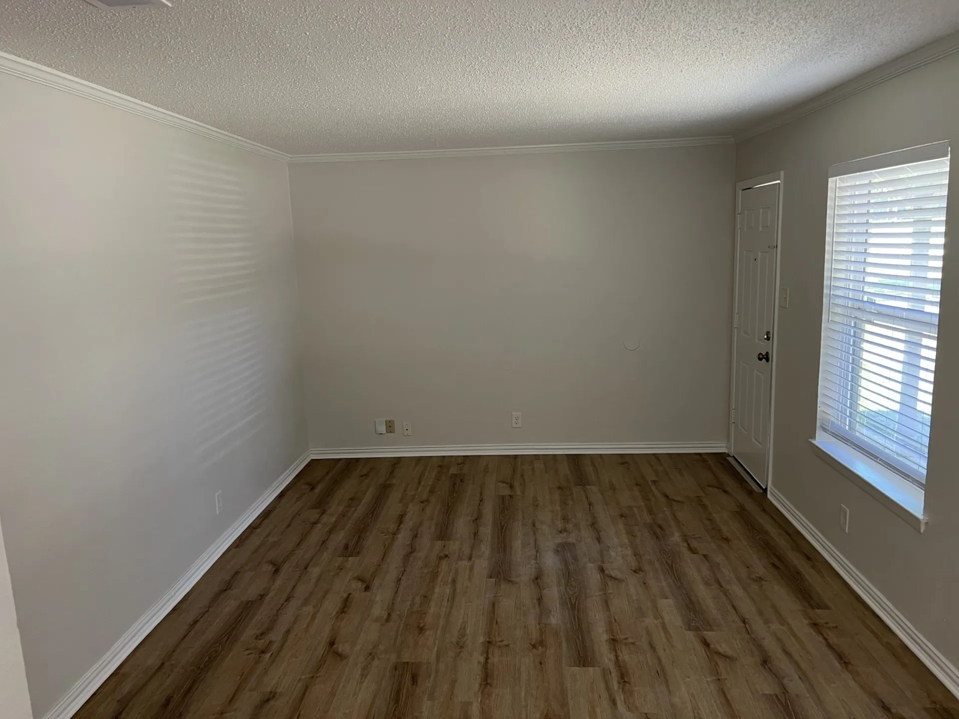 Duplex For Rent in Tarrant County , 208 Hosack Street, Arlington, Texas 76010, 2 Bedroom, 1 Bathroom, Garage spaces, 1,600 Sqft, built in 1965, mls#21326857, Real Estate Agent in Arlington, Homes For Rent in Tarrant county, Homes For Rent in Arlington, Realtor in Arlington Texas, Real Estate Brokerage Independent Realty Texas, Luminita Cordes Realtor