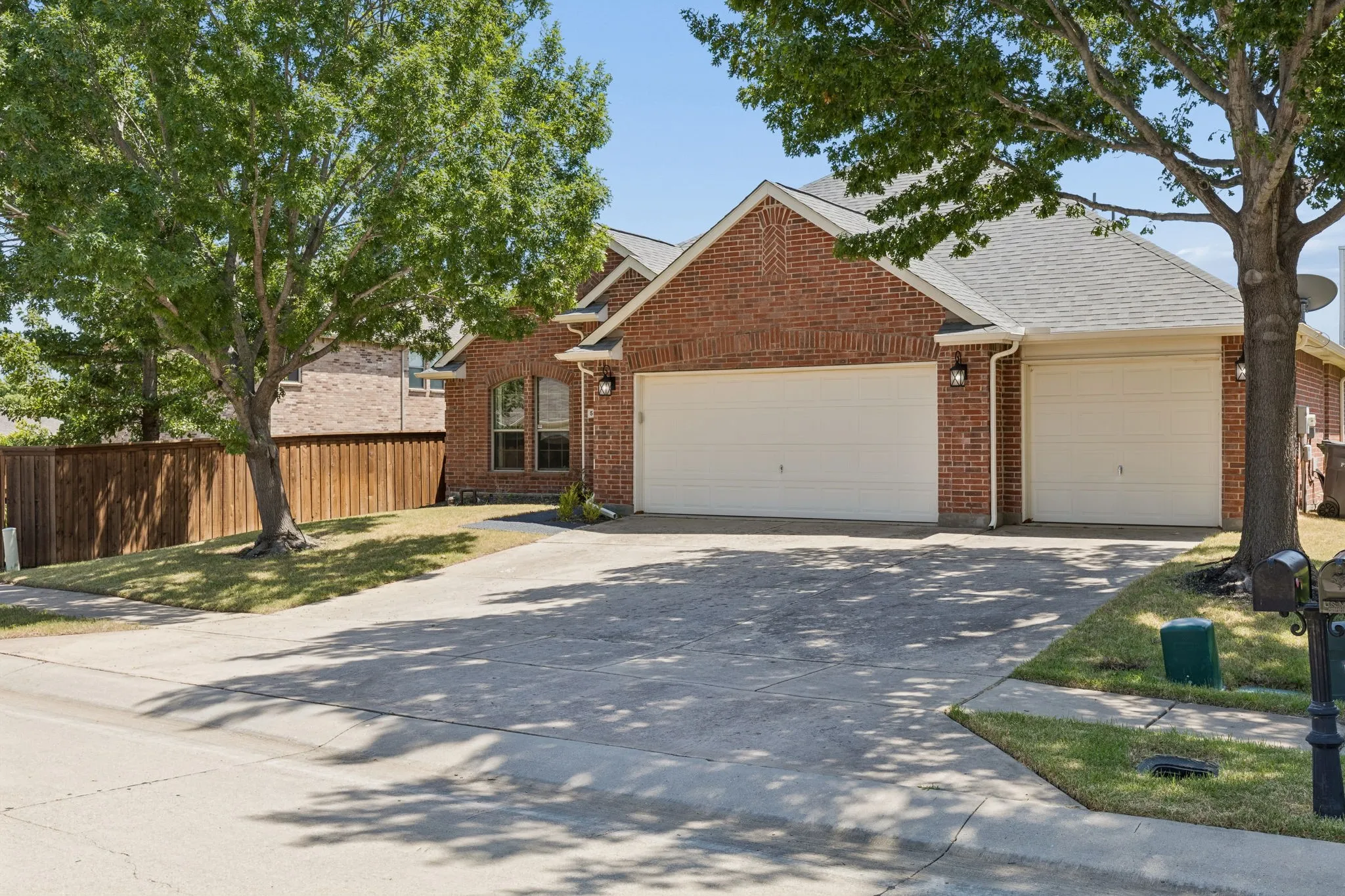 Single Family Residence For Sale in Denton County , 5501 Manitou Drive, Prosper, Texas 75078, 4 Bedroom, 2 Bathroom, 3 Garage spaces, 2,279 Sqft, built in 2008, mls#21327431, Real Estate Agent in Prosper, Homes For Sale in Denton county, Homes For Sale in Prosper, Realtor in Prosper Texas, Real Estate Brokerage Independent Realty Texas, Luminita Cordes Realtor