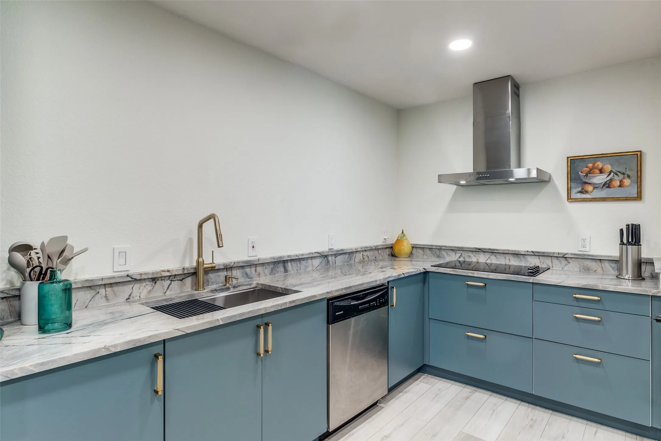 Condominium For Sale in Dallas County , 11122 Valleydale D, Dallas, Texas 75230, 2 Bedroom, 2 Bathroom, Garage spaces, 922 Sqft, built in 1961, mls#21328048, Real Estate Agent in Dallas, Homes For Sale in Dallas county, Homes For Sale in Dallas, Realtor in Dallas Texas, Real Estate Brokerage Independent Realty Texas, Luminita Cordes Realtor