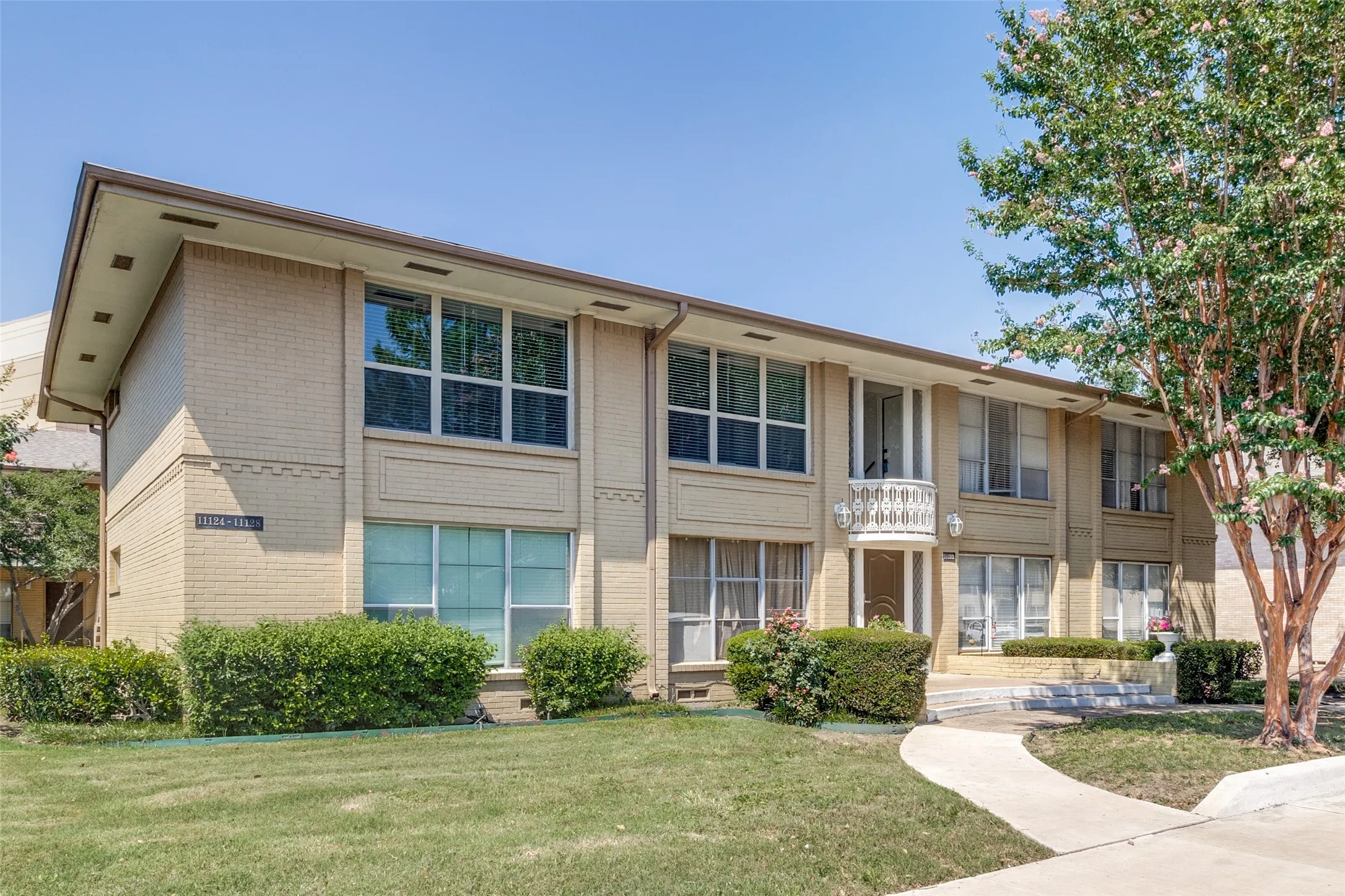 Condominium For Sale in Dallas County , 11122 Valleydale D, Dallas, Texas 75230, 2 Bedroom, 2 Bathroom, Garage spaces, 922 Sqft, built in 1961, mls#21328048, Real Estate Agent in Dallas, Homes For Sale in Dallas county, Homes For Sale in Dallas, Realtor in Dallas Texas, Real Estate Brokerage Independent Realty Texas, Luminita Cordes Realtor