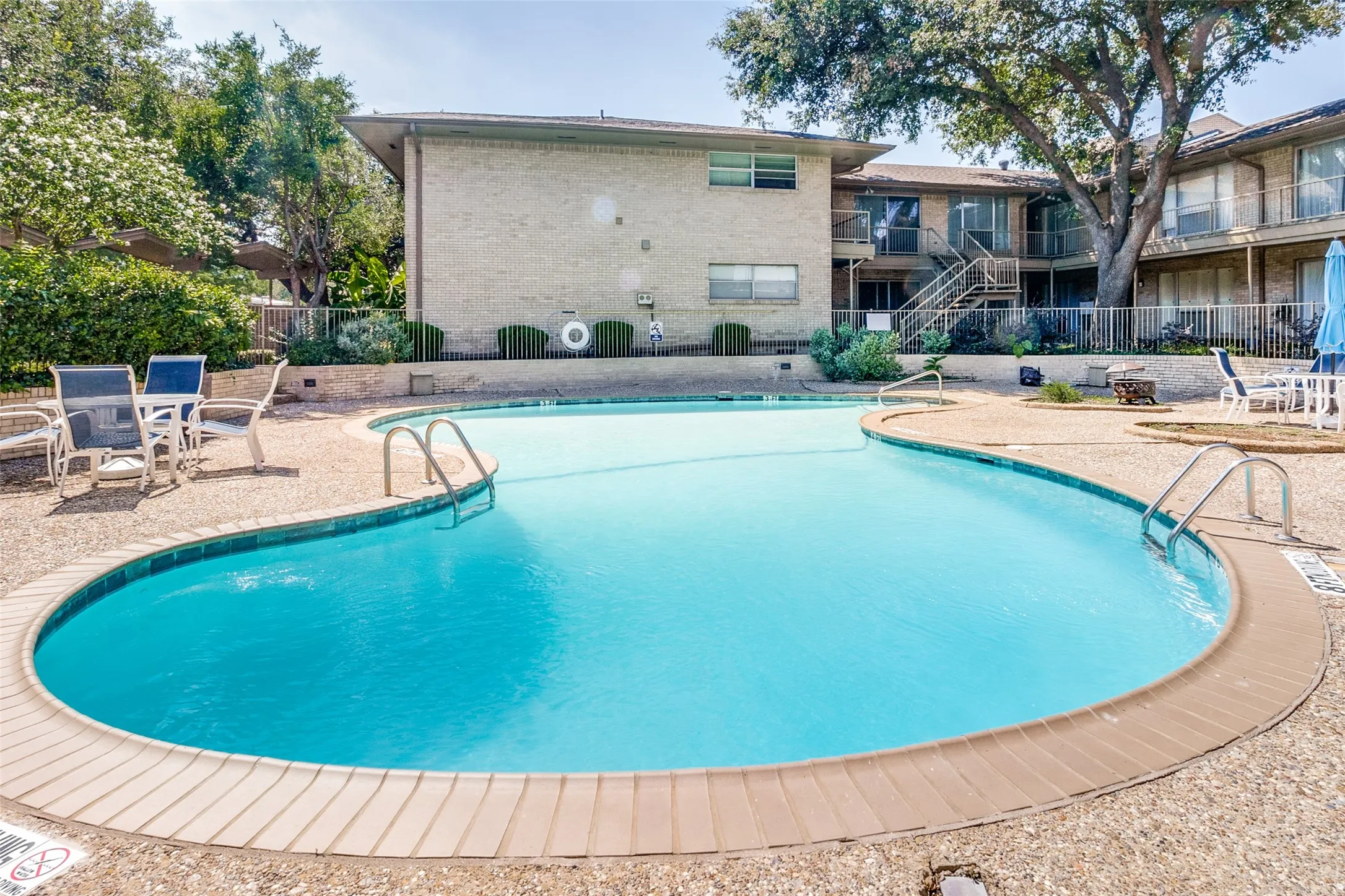 Condominium For Sale in Dallas County , 11122 Valleydale D, Dallas, Texas 75230, 2 Bedroom, 2 Bathroom, Garage spaces, 922 Sqft, built in 1961, mls#21328048, Real Estate Agent in Dallas, Homes For Sale in Dallas county, Homes For Sale in Dallas, Realtor in Dallas Texas, Real Estate Brokerage Independent Realty Texas, Luminita Cordes Realtor