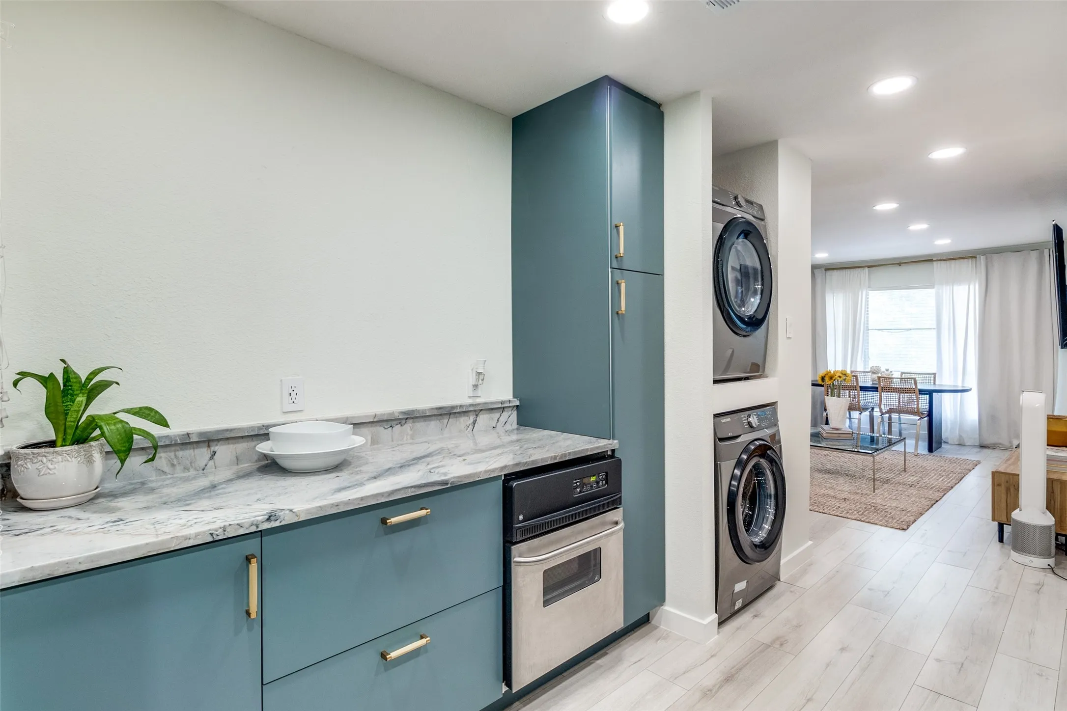 Condominium For Sale in Dallas County , 11122 Valleydale D, Dallas, Texas 75230, 2 Bedroom, 2 Bathroom, Garage spaces, 922 Sqft, built in 1961, mls#21328048, Real Estate Agent in Dallas, Homes For Sale in Dallas county, Homes For Sale in Dallas, Realtor in Dallas Texas, Real Estate Brokerage Independent Realty Texas, Luminita Cordes Realtor