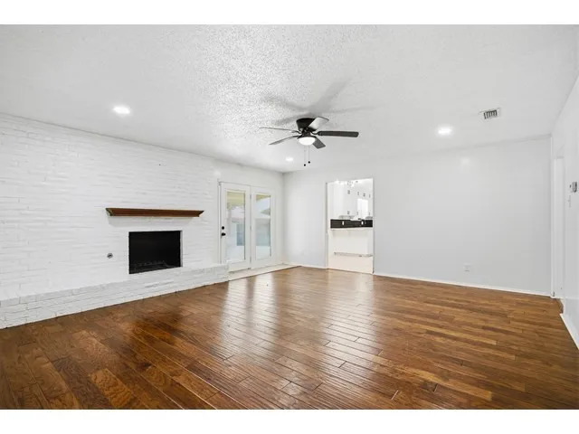 Single Family Residence For Sale in Tarrant County , 2108 Guinevere Street, Arlington, Texas 76014, 3 Bedroom, 2 Bathroom, 2 Garage spaces, 1,536 Sqft, built in 1974, mls#21328017, Real Estate Agent in Arlington, Homes For Sale in Tarrant county, Homes For Sale in Arlington, Realtor in Arlington Texas, Real Estate Brokerage Independent Realty Texas, Luminita Cordes Realtor