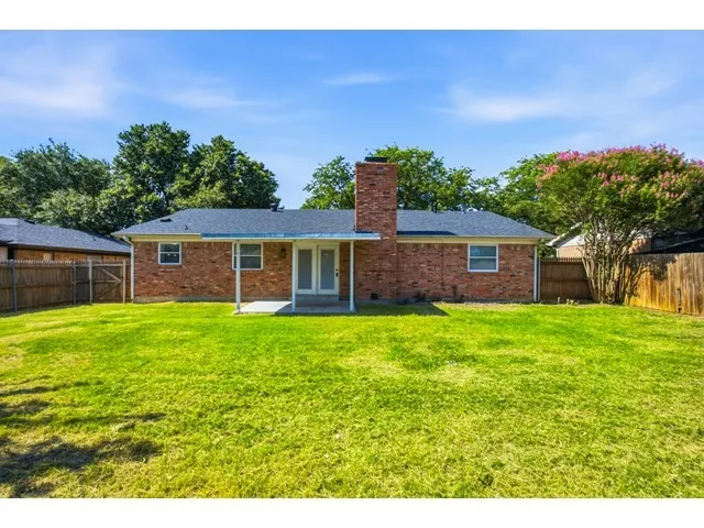 Single Family Residence For Sale in Tarrant County , 2108 Guinevere Street, Arlington, Texas 76014, 3 Bedroom, 2 Bathroom, 2 Garage spaces, 1,536 Sqft, built in 1974, mls#21328017, Real Estate Agent in Arlington, Homes For Sale in Tarrant county, Homes For Sale in Arlington, Realtor in Arlington Texas, Real Estate Brokerage Independent Realty Texas, Luminita Cordes Realtor