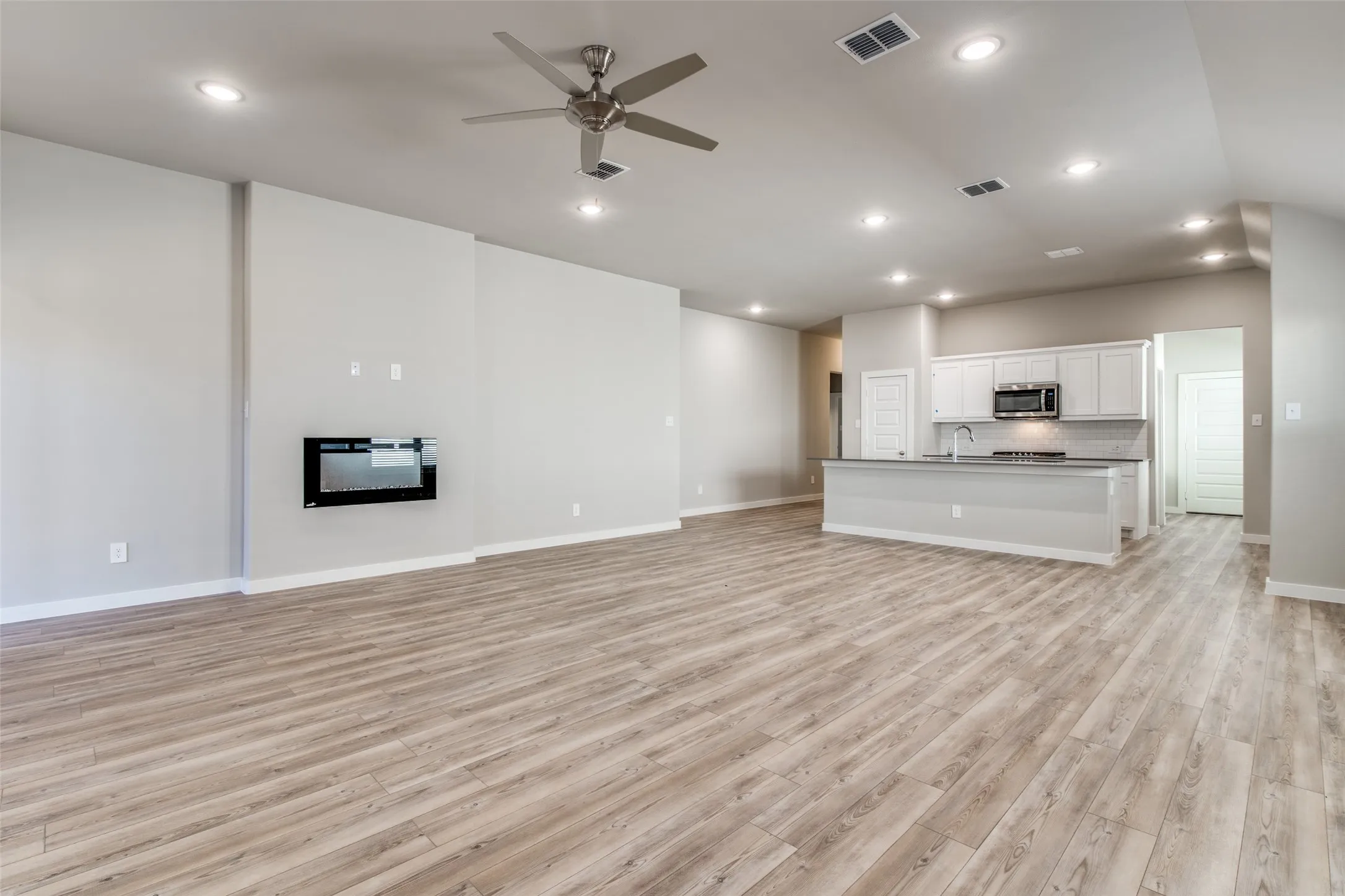 Single Family Residence For Rent in Rockwall County , 6231 Tawakoni Lane, Royse City, Texas 75189, 3 Bedroom, 2 Bathroom, 2 Garage spaces, 1,881 Sqft, built in 2022, mls#21328097, Real Estate Agent in Royse City, Homes For Rent in Rockwall county, Homes For Rent in Royse City, Realtor in Royse City Texas, Real Estate Brokerage Independent Realty Texas, Luminita Cordes Realtor