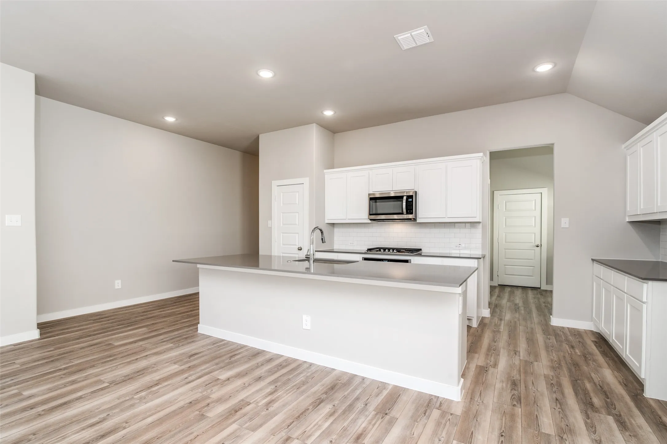 Single Family Residence For Rent in Rockwall County , 6231 Tawakoni Lane, Royse City, Texas 75189, 3 Bedroom, 2 Bathroom, 2 Garage spaces, 1,881 Sqft, built in 2022, mls#21328097, Real Estate Agent in Royse City, Homes For Rent in Rockwall county, Homes For Rent in Royse City, Realtor in Royse City Texas, Real Estate Brokerage Independent Realty Texas, Luminita Cordes Realtor