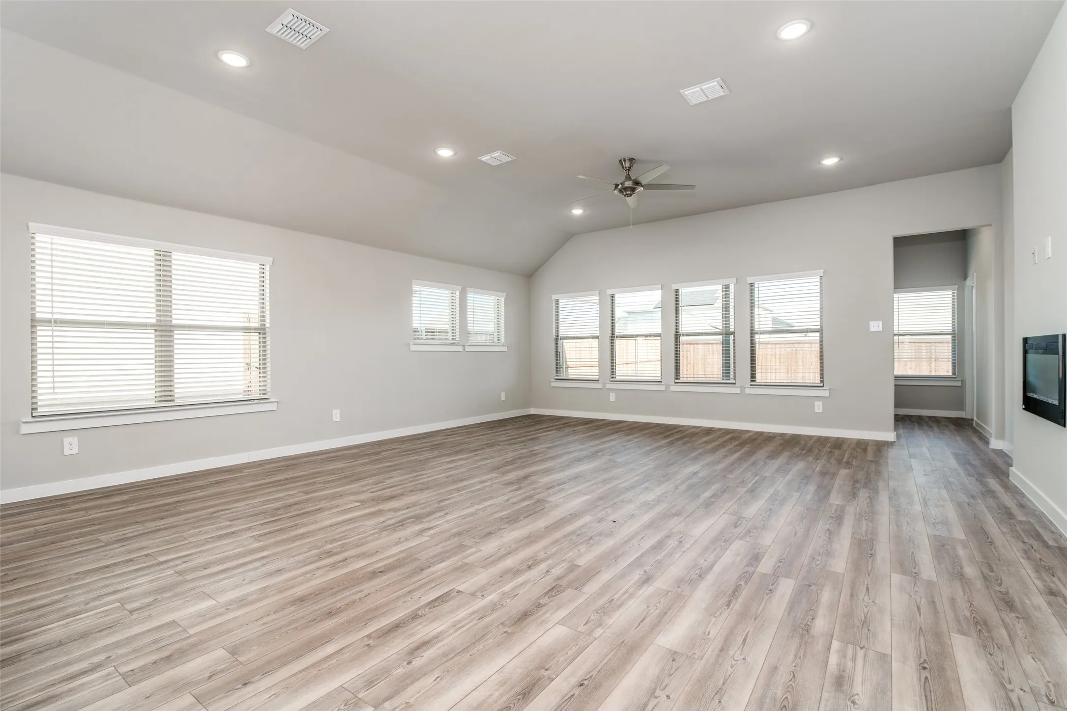 Single Family Residence For Rent in Rockwall County , 6231 Tawakoni Lane, Royse City, Texas 75189, 3 Bedroom, 2 Bathroom, 2 Garage spaces, 1,881 Sqft, built in 2022, mls#21328097, Real Estate Agent in Royse City, Homes For Rent in Rockwall county, Homes For Rent in Royse City, Realtor in Royse City Texas, Real Estate Brokerage Independent Realty Texas, Luminita Cordes Realtor