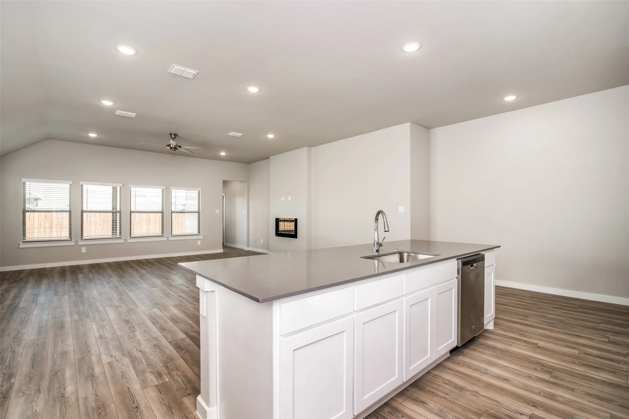 Single Family Residence For Rent in Rockwall County , 6231 Tawakoni Lane, Royse City, Texas 75189, 3 Bedroom, 2 Bathroom, 2 Garage spaces, 1,881 Sqft, built in 2022, mls#21328097, Real Estate Agent in Royse City, Homes For Rent in Rockwall county, Homes For Rent in Royse City, Realtor in Royse City Texas, Real Estate Brokerage Independent Realty Texas, Luminita Cordes Realtor