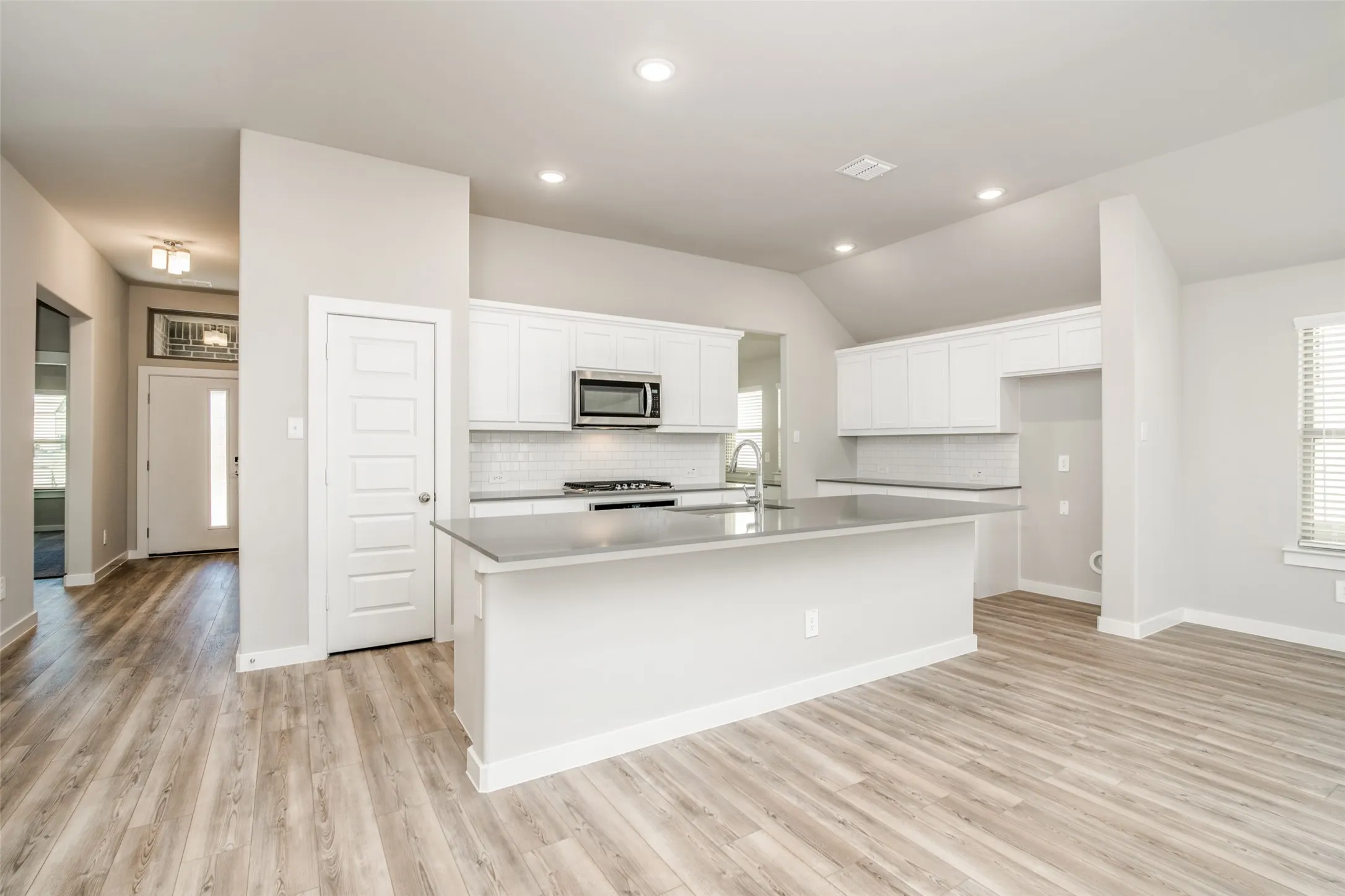 Single Family Residence For Rent in Rockwall County , 6231 Tawakoni Lane, Royse City, Texas 75189, 3 Bedroom, 2 Bathroom, 2 Garage spaces, 1,881 Sqft, built in 2022, mls#21328097, Real Estate Agent in Royse City, Homes For Rent in Rockwall county, Homes For Rent in Royse City, Realtor in Royse City Texas, Real Estate Brokerage Independent Realty Texas, Luminita Cordes Realtor