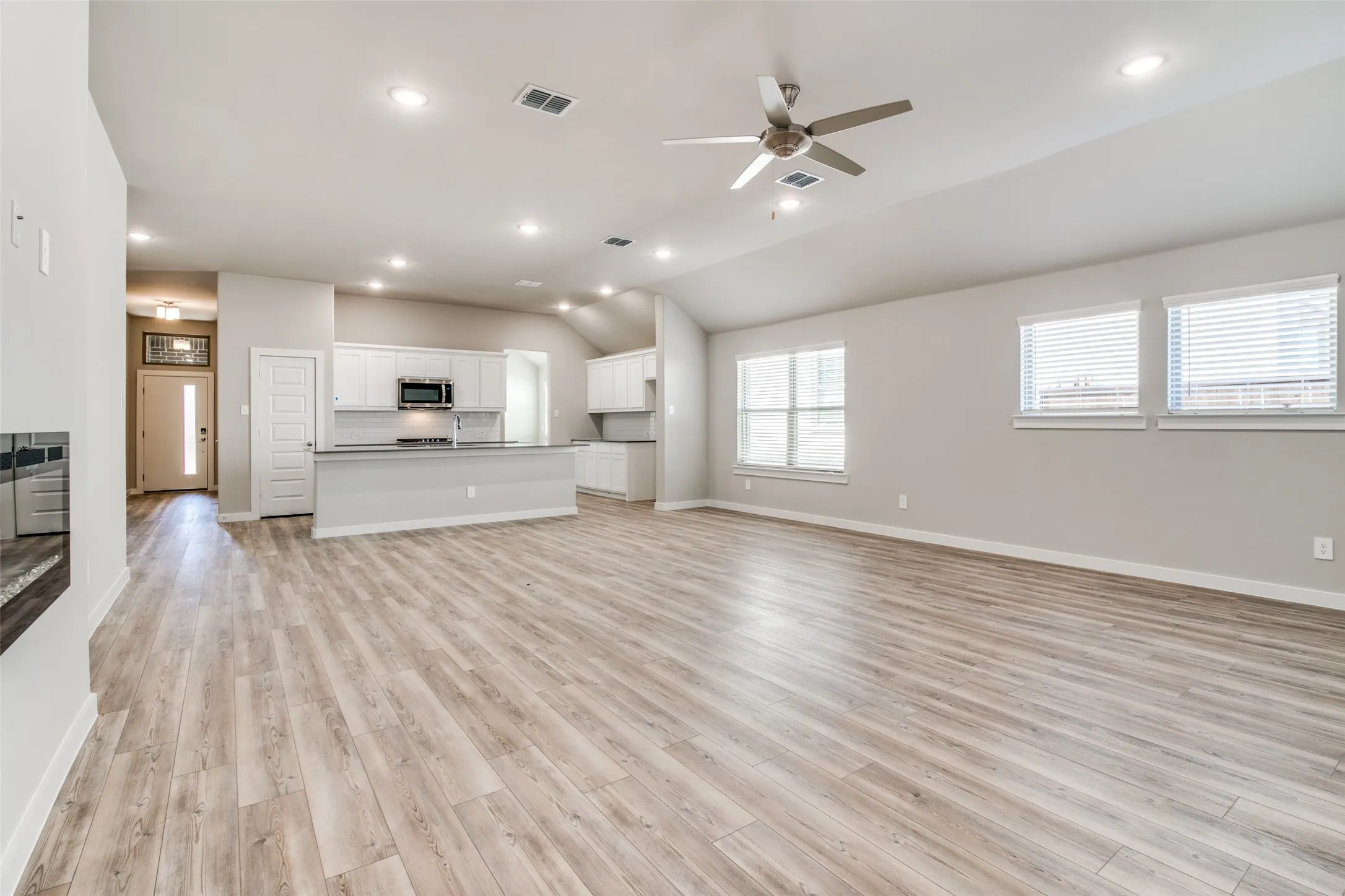 Single Family Residence For Rent in Rockwall County , 6231 Tawakoni Lane, Royse City, Texas 75189, 3 Bedroom, 2 Bathroom, 2 Garage spaces, 1,881 Sqft, built in 2022, mls#21328097, Real Estate Agent in Royse City, Homes For Rent in Rockwall county, Homes For Rent in Royse City, Realtor in Royse City Texas, Real Estate Brokerage Independent Realty Texas, Luminita Cordes Realtor