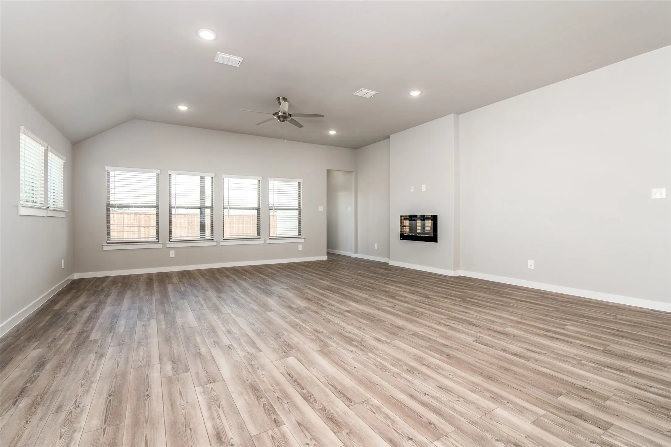Single Family Residence For Rent in Rockwall County , 6231 Tawakoni Lane, Royse City, Texas 75189, 3 Bedroom, 2 Bathroom, 2 Garage spaces, 1,881 Sqft, built in 2022, mls#21328097, Real Estate Agent in Royse City, Homes For Rent in Rockwall county, Homes For Rent in Royse City, Realtor in Royse City Texas, Real Estate Brokerage Independent Realty Texas, Luminita Cordes Realtor
