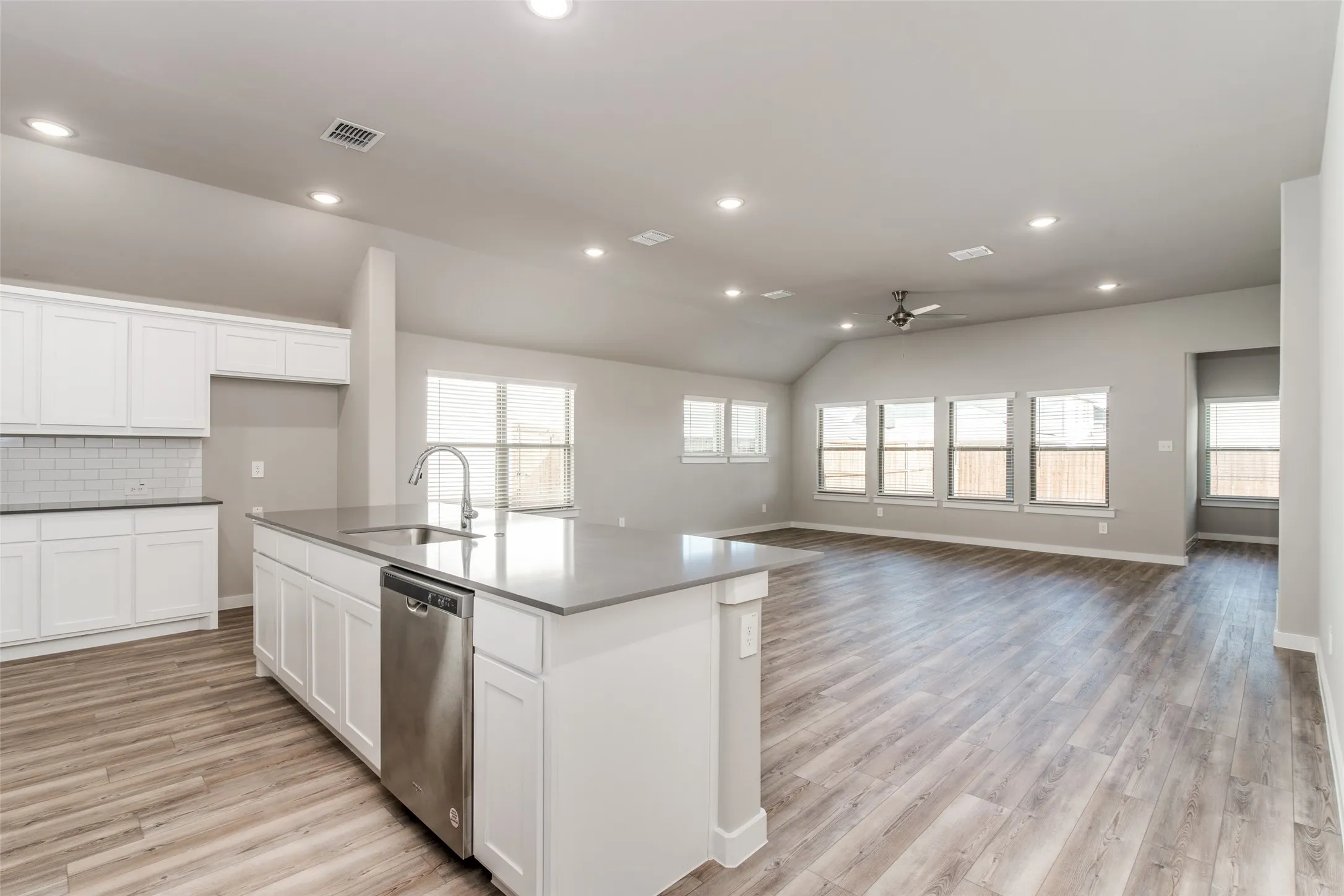 Single Family Residence For Rent in Rockwall County , 6231 Tawakoni Lane, Royse City, Texas 75189, 3 Bedroom, 2 Bathroom, 2 Garage spaces, 1,881 Sqft, built in 2022, mls#21328097, Real Estate Agent in Royse City, Homes For Rent in Rockwall county, Homes For Rent in Royse City, Realtor in Royse City Texas, Real Estate Brokerage Independent Realty Texas, Luminita Cordes Realtor