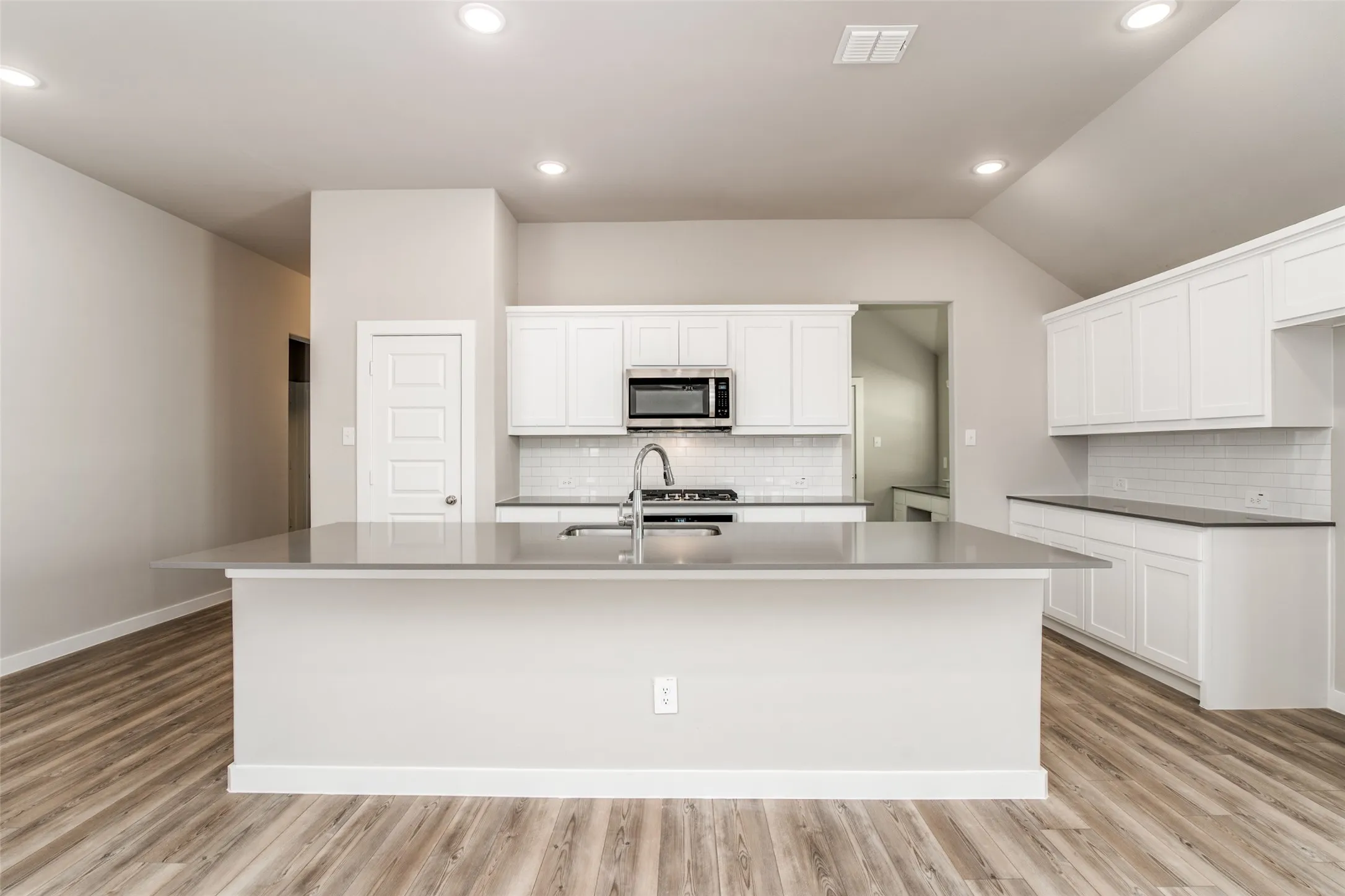 Single Family Residence For Rent in Rockwall County , 6231 Tawakoni Lane, Royse City, Texas 75189, 3 Bedroom, 2 Bathroom, 2 Garage spaces, 1,881 Sqft, built in 2022, mls#21328097, Real Estate Agent in Royse City, Homes For Rent in Rockwall county, Homes For Rent in Royse City, Realtor in Royse City Texas, Real Estate Brokerage Independent Realty Texas, Luminita Cordes Realtor