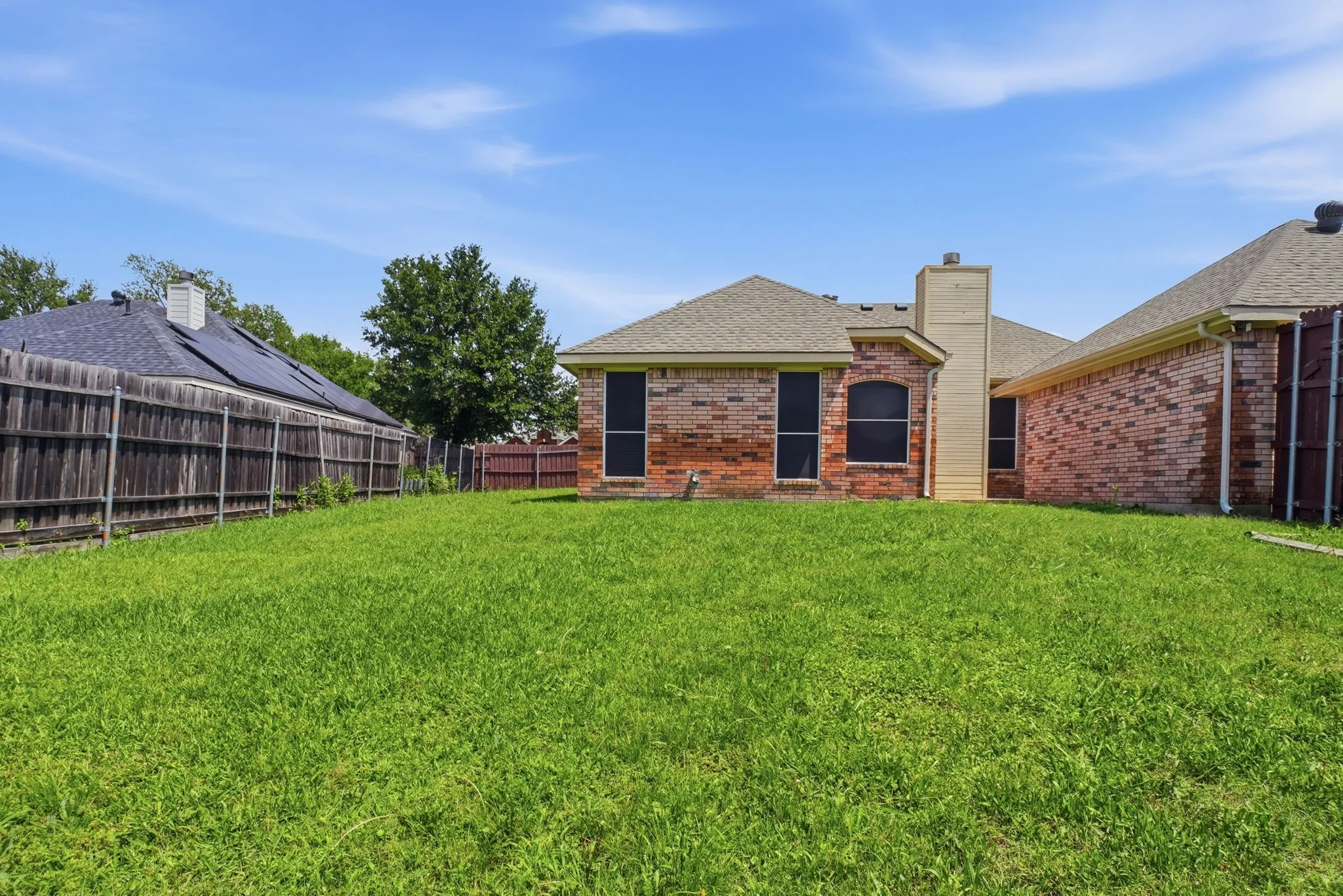 Single Family Residence For Sale in Dallas County , 915 Sea Shell Drive, Mesquite, Texas 75149, 4 Bedroom, 2 Bathroom, 2 Garage spaces, 1,940 Sqft, built in 1997, mls#21326342, Real Estate Agent in Mesquite, Homes For Sale in Dallas county, Homes For Sale in Mesquite, Realtor in Mesquite Texas, Real Estate Brokerage Independent Realty Texas, Luminita Cordes Realtor