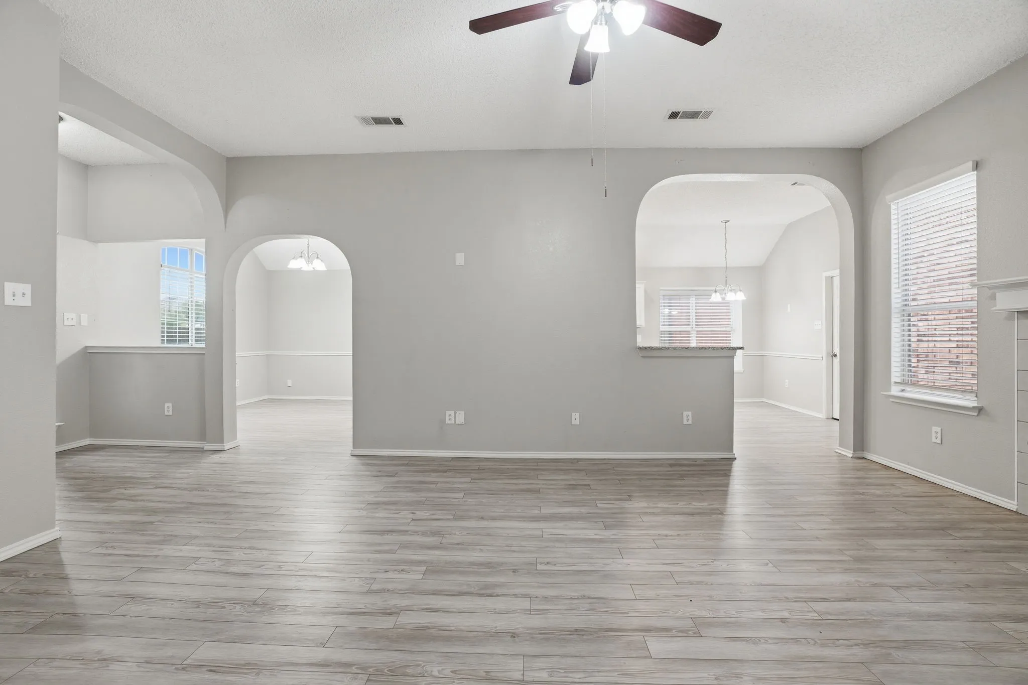 Single Family Residence For Sale in Dallas County , 915 Sea Shell Drive, Mesquite, Texas 75149, 4 Bedroom, 2 Bathroom, 2 Garage spaces, 1,940 Sqft, built in 1997, mls#21326342, Real Estate Agent in Mesquite, Homes For Sale in Dallas county, Homes For Sale in Mesquite, Realtor in Mesquite Texas, Real Estate Brokerage Independent Realty Texas, Luminita Cordes Realtor