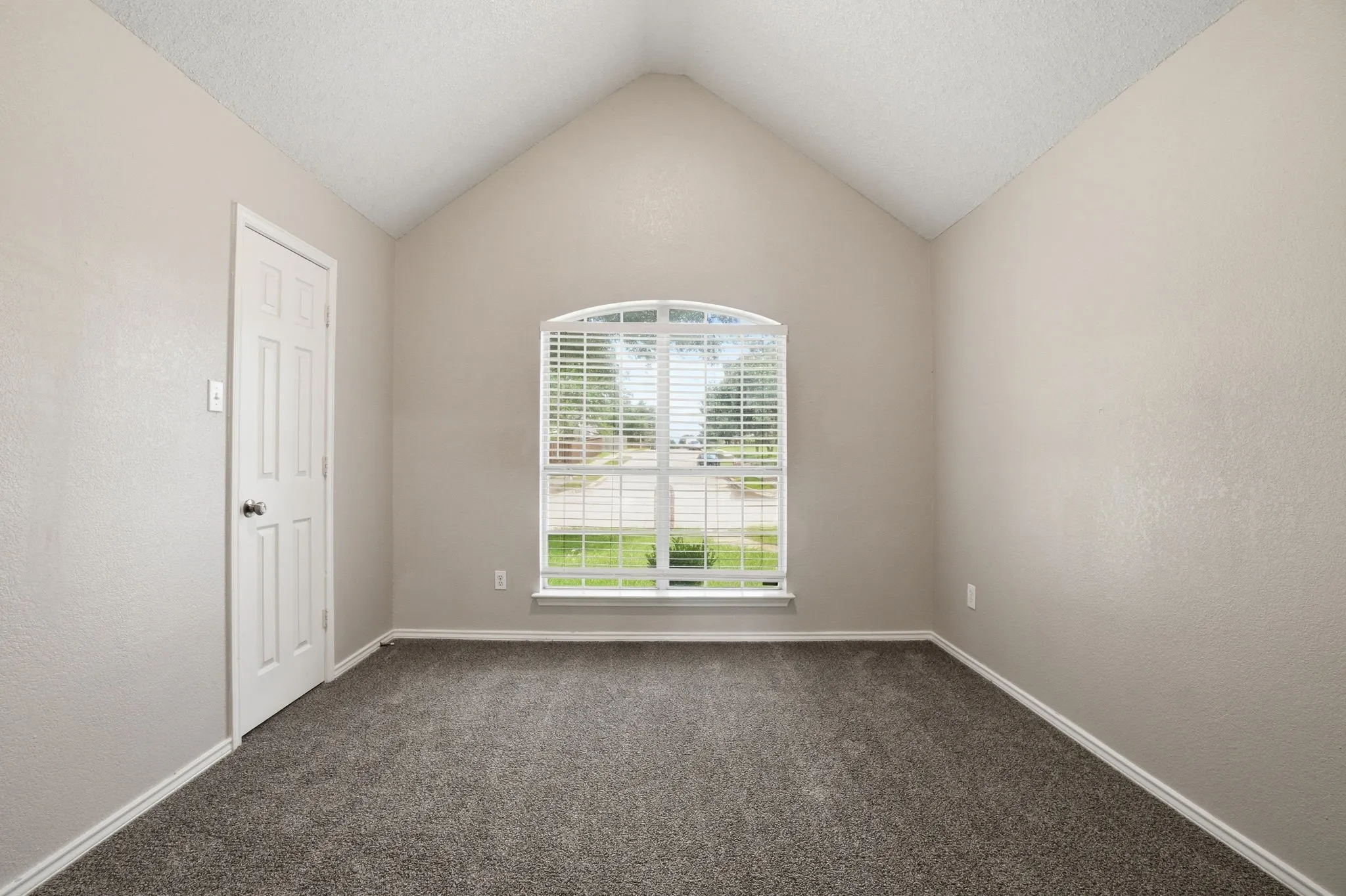 Single Family Residence For Sale in Dallas County , 915 Sea Shell Drive, Mesquite, Texas 75149, 4 Bedroom, 2 Bathroom, 2 Garage spaces, 1,940 Sqft, built in 1997, mls#21326342, Real Estate Agent in Mesquite, Homes For Sale in Dallas county, Homes For Sale in Mesquite, Realtor in Mesquite Texas, Real Estate Brokerage Independent Realty Texas, Luminita Cordes Realtor