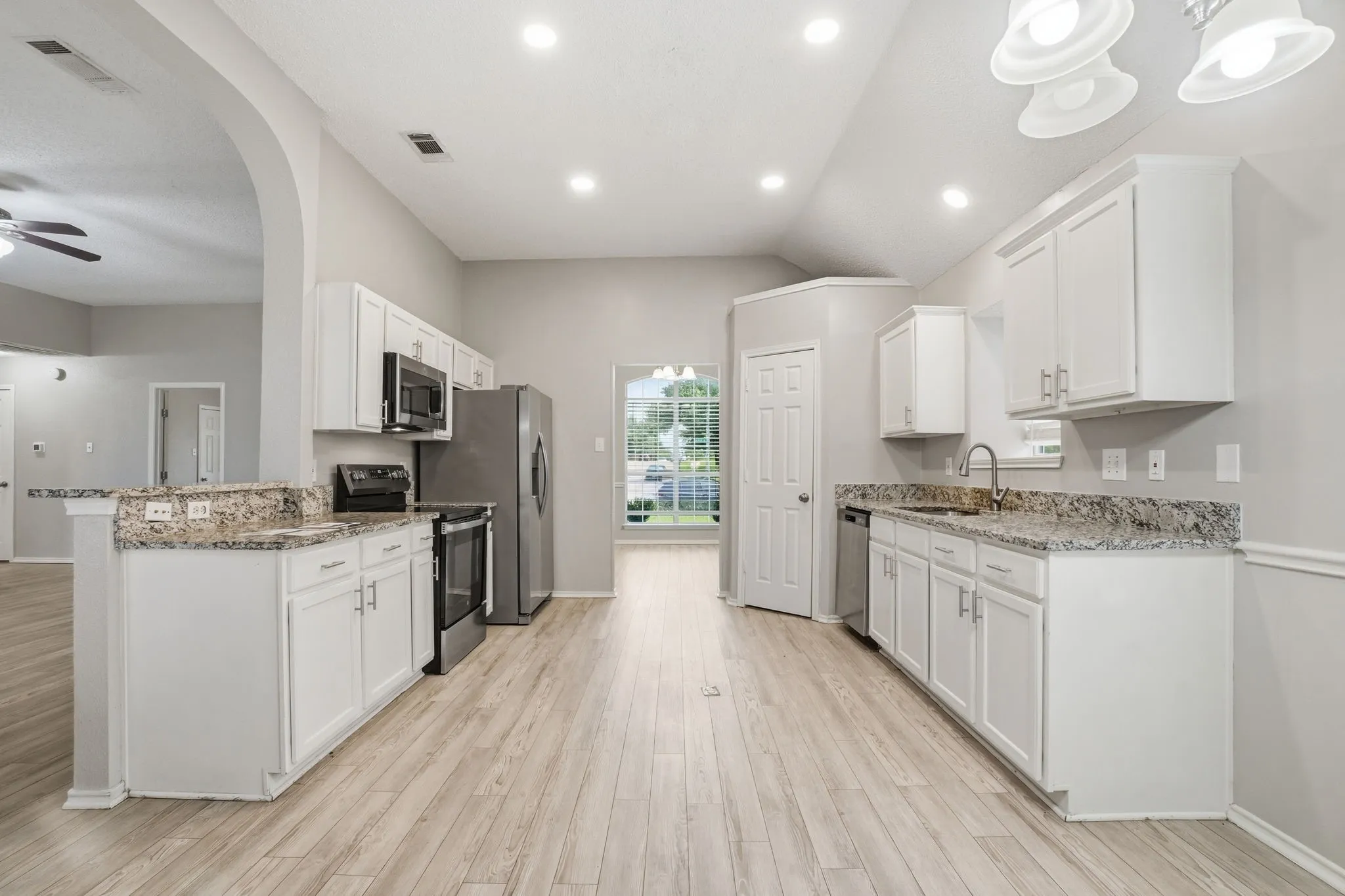 Single Family Residence For Sale in Dallas County , 915 Sea Shell Drive, Mesquite, Texas 75149, 4 Bedroom, 2 Bathroom, 2 Garage spaces, 1,940 Sqft, built in 1997, mls#21326342, Real Estate Agent in Mesquite, Homes For Sale in Dallas county, Homes For Sale in Mesquite, Realtor in Mesquite Texas, Real Estate Brokerage Independent Realty Texas, Luminita Cordes Realtor