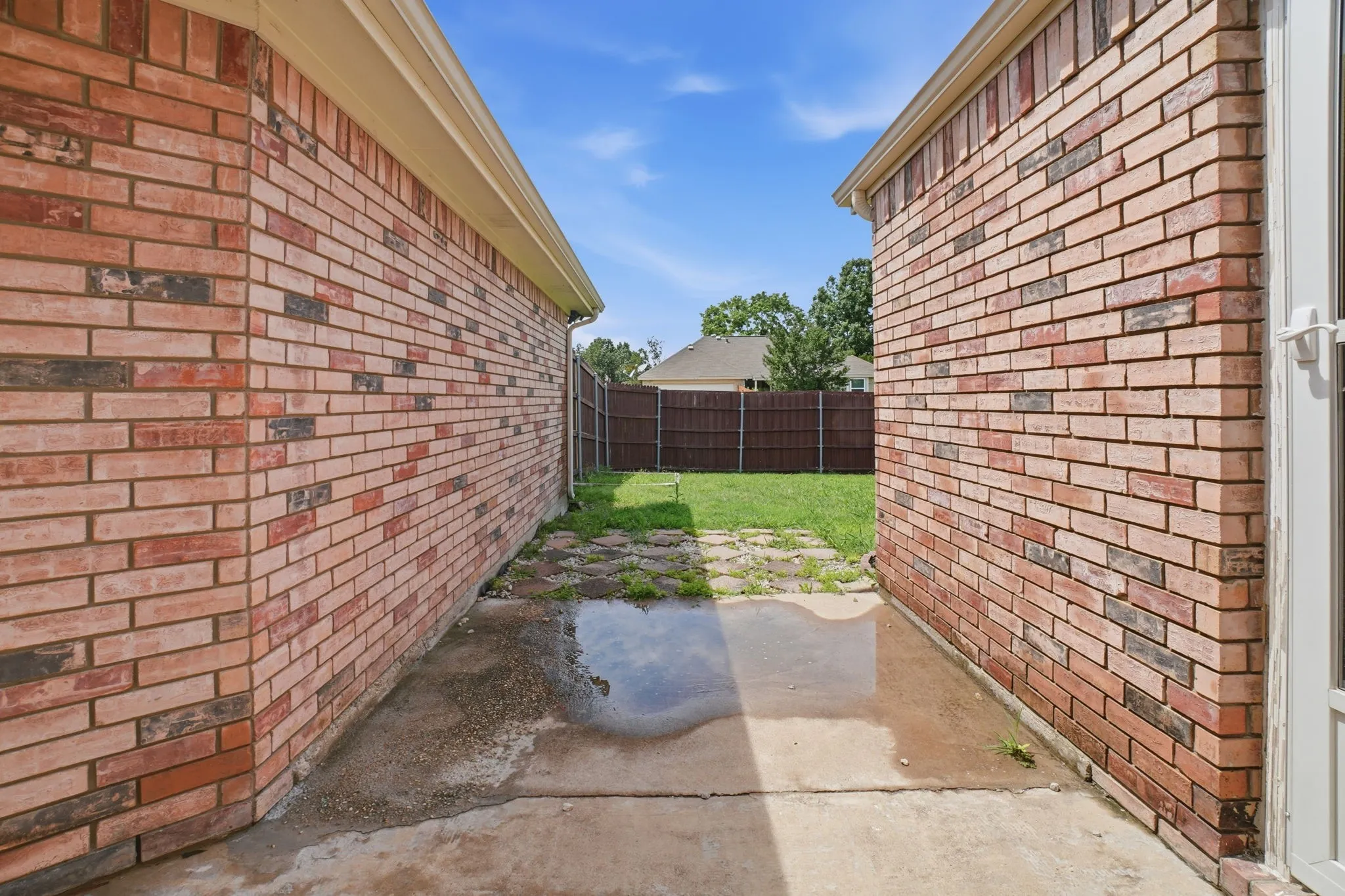 Single Family Residence For Sale in Dallas County , 915 Sea Shell Drive, Mesquite, Texas 75149, 4 Bedroom, 2 Bathroom, 2 Garage spaces, 1,940 Sqft, built in 1997, mls#21326342, Real Estate Agent in Mesquite, Homes For Sale in Dallas county, Homes For Sale in Mesquite, Realtor in Mesquite Texas, Real Estate Brokerage Independent Realty Texas, Luminita Cordes Realtor