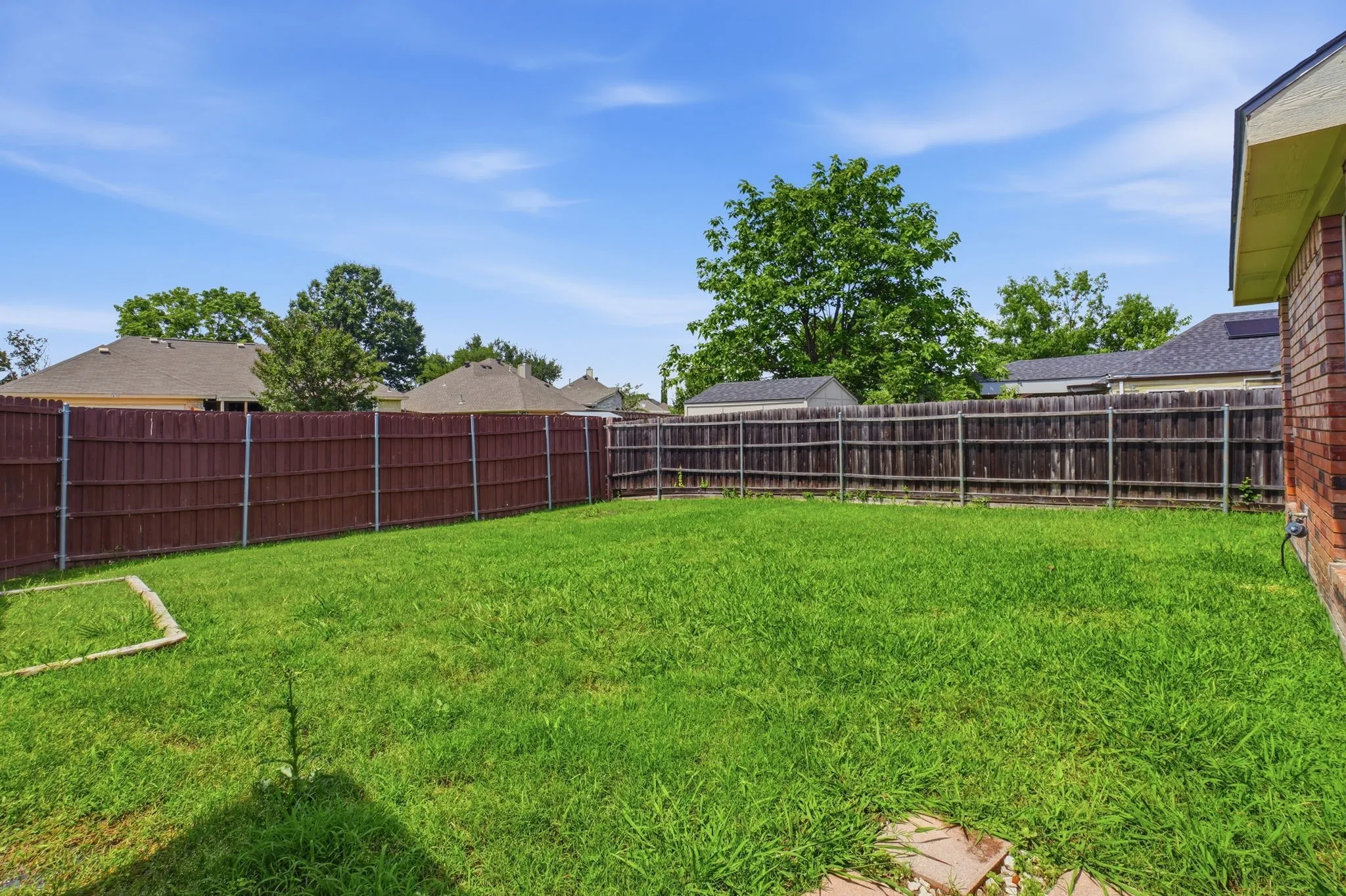 Single Family Residence For Sale in Dallas County , 915 Sea Shell Drive, Mesquite, Texas 75149, 4 Bedroom, 2 Bathroom, 2 Garage spaces, 1,940 Sqft, built in 1997, mls#21326342, Real Estate Agent in Mesquite, Homes For Sale in Dallas county, Homes For Sale in Mesquite, Realtor in Mesquite Texas, Real Estate Brokerage Independent Realty Texas, Luminita Cordes Realtor