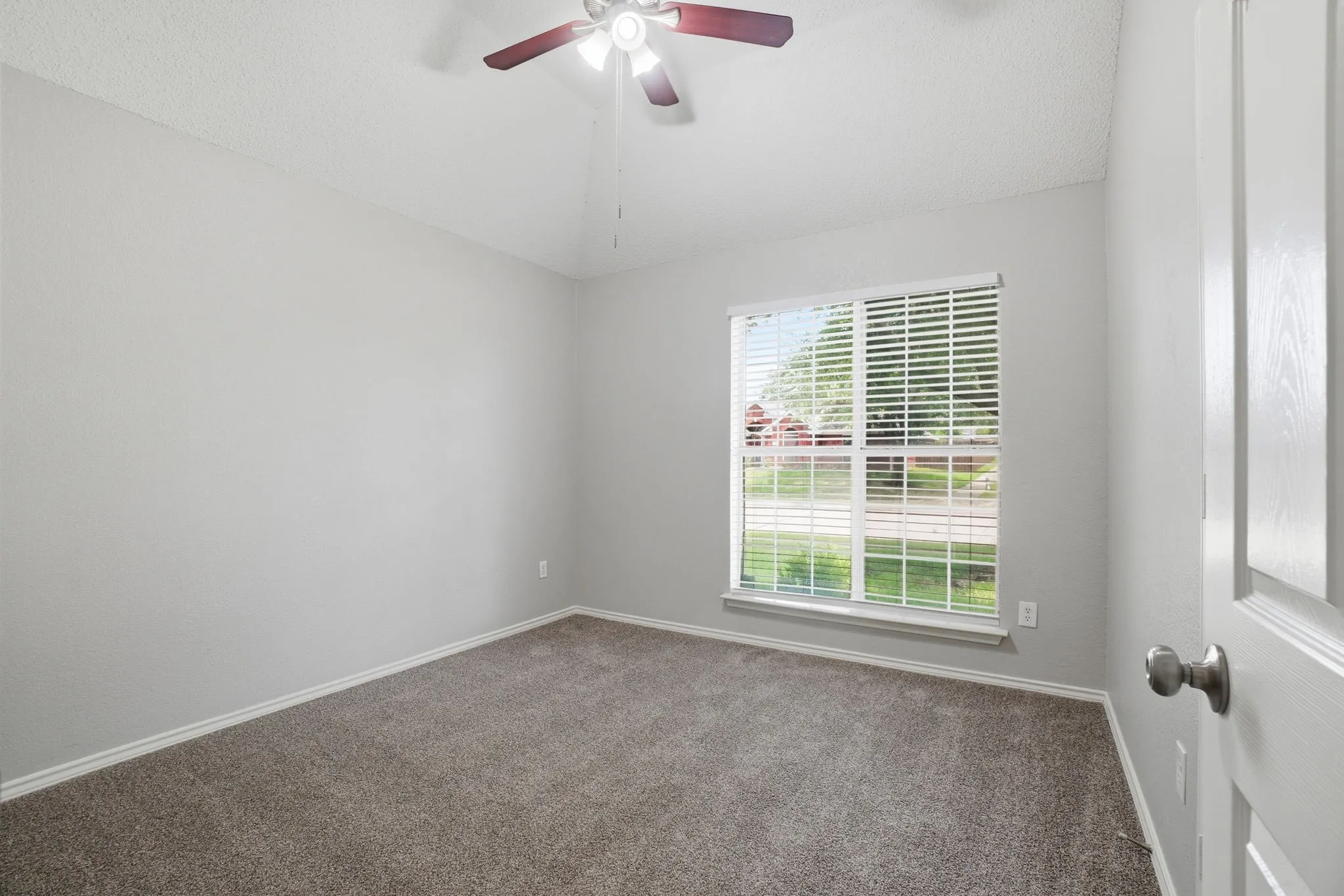 Single Family Residence For Sale in Dallas County , 915 Sea Shell Drive, Mesquite, Texas 75149, 4 Bedroom, 2 Bathroom, 2 Garage spaces, 1,940 Sqft, built in 1997, mls#21326342, Real Estate Agent in Mesquite, Homes For Sale in Dallas county, Homes For Sale in Mesquite, Realtor in Mesquite Texas, Real Estate Brokerage Independent Realty Texas, Luminita Cordes Realtor