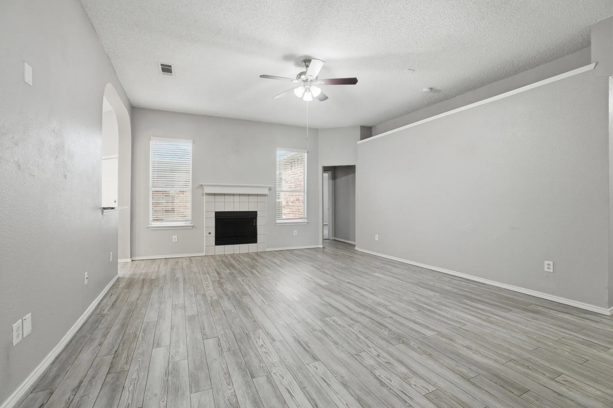 Single Family Residence For Sale in Dallas County , 915 Sea Shell Drive, Mesquite, Texas 75149, 4 Bedroom, 2 Bathroom, 2 Garage spaces, 1,940 Sqft, built in 1997, mls#21326342, Real Estate Agent in Mesquite, Homes For Sale in Dallas county, Homes For Sale in Mesquite, Realtor in Mesquite Texas, Real Estate Brokerage Independent Realty Texas, Luminita Cordes Realtor