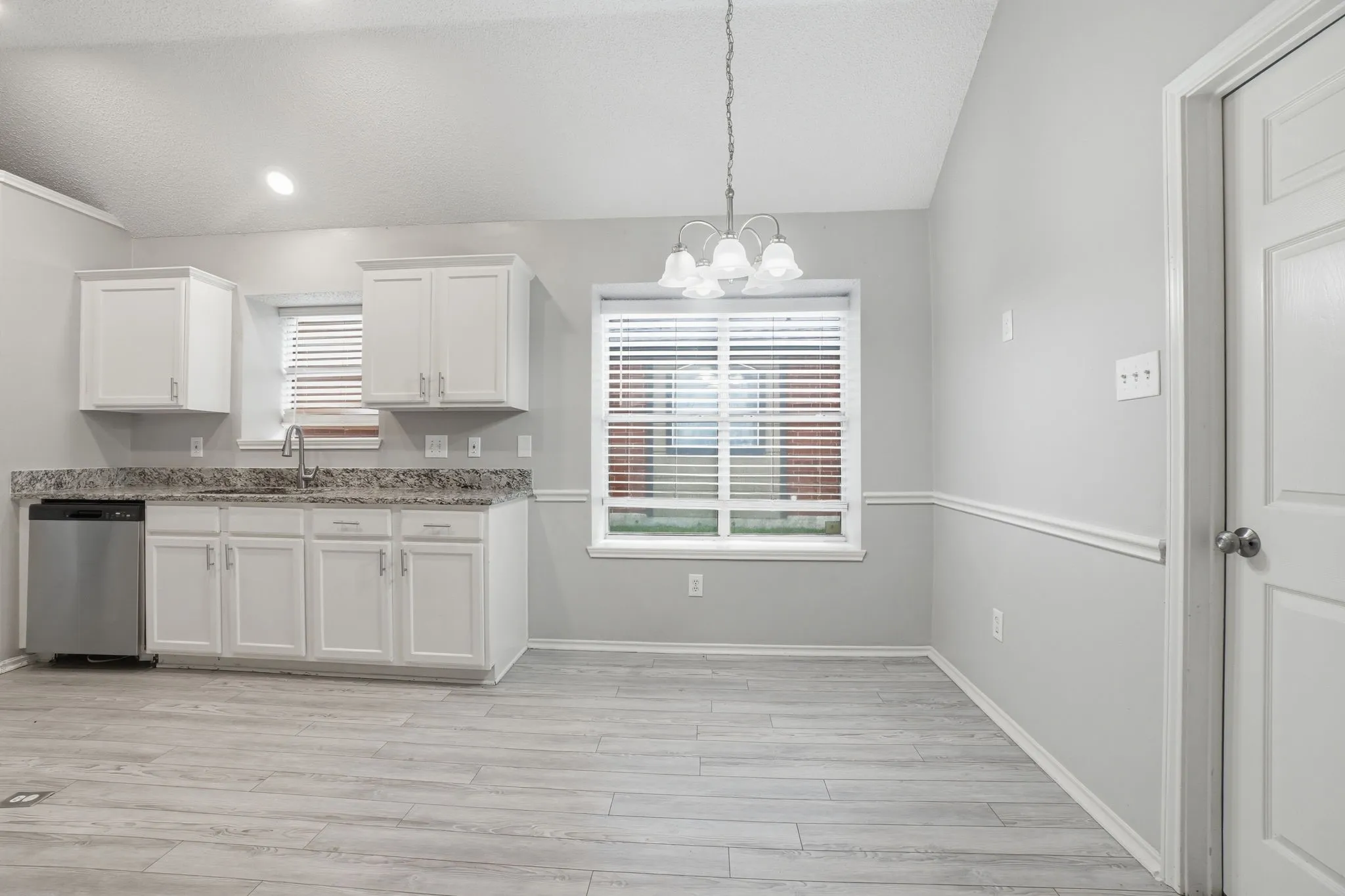 Single Family Residence For Sale in Dallas County , 915 Sea Shell Drive, Mesquite, Texas 75149, 4 Bedroom, 2 Bathroom, 2 Garage spaces, 1,940 Sqft, built in 1997, mls#21326342, Real Estate Agent in Mesquite, Homes For Sale in Dallas county, Homes For Sale in Mesquite, Realtor in Mesquite Texas, Real Estate Brokerage Independent Realty Texas, Luminita Cordes Realtor