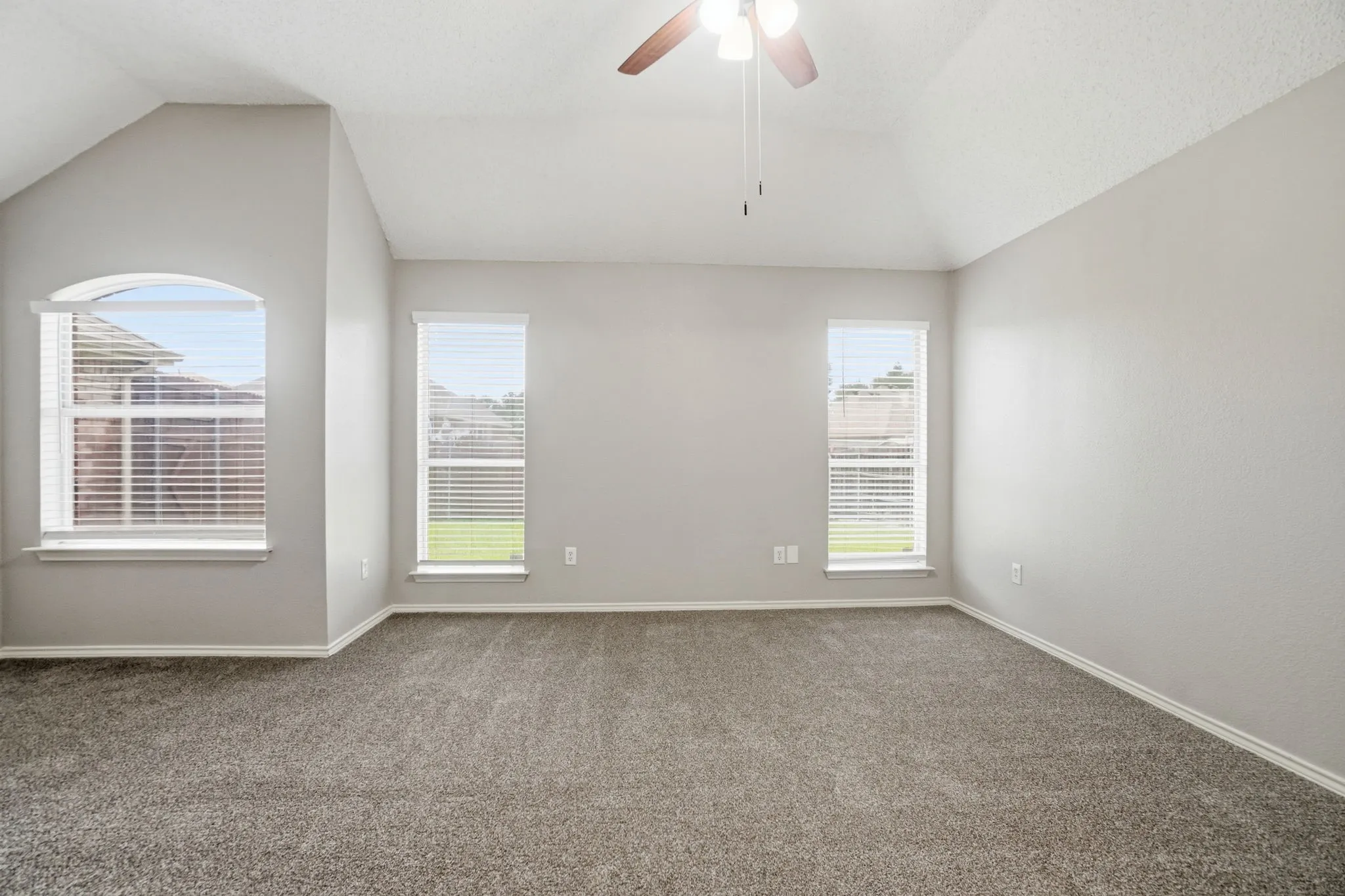 Single Family Residence For Sale in Dallas County , 915 Sea Shell Drive, Mesquite, Texas 75149, 4 Bedroom, 2 Bathroom, 2 Garage spaces, 1,940 Sqft, built in 1997, mls#21326342, Real Estate Agent in Mesquite, Homes For Sale in Dallas county, Homes For Sale in Mesquite, Realtor in Mesquite Texas, Real Estate Brokerage Independent Realty Texas, Luminita Cordes Realtor