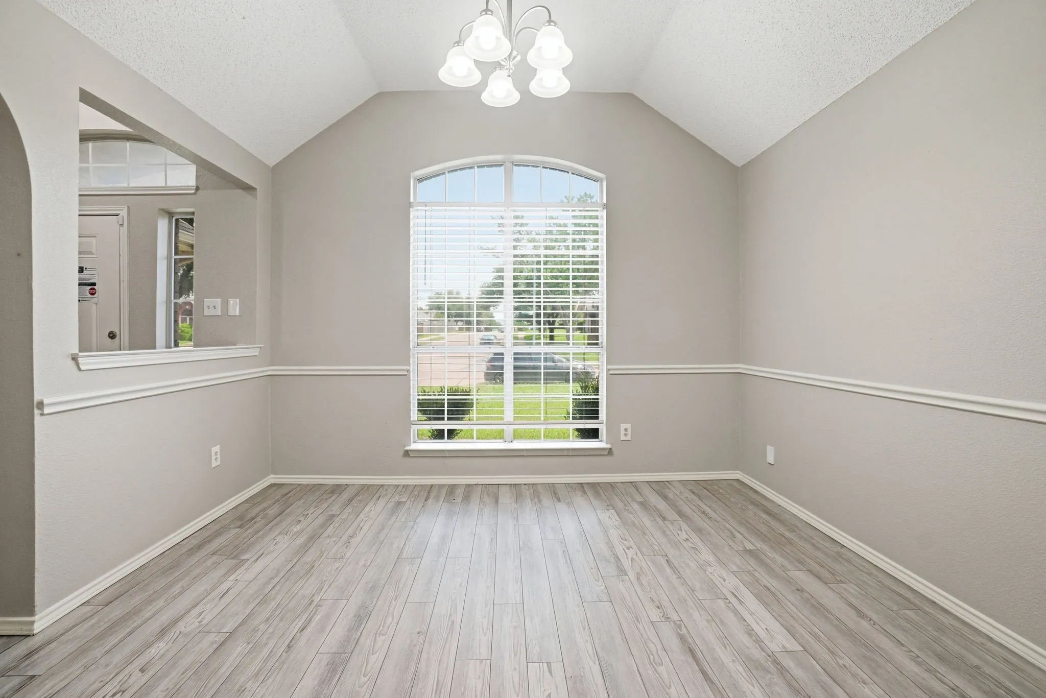 Single Family Residence For Sale in Dallas County , 915 Sea Shell Drive, Mesquite, Texas 75149, 4 Bedroom, 2 Bathroom, 2 Garage spaces, 1,940 Sqft, built in 1997, mls#21326342, Real Estate Agent in Mesquite, Homes For Sale in Dallas county, Homes For Sale in Mesquite, Realtor in Mesquite Texas, Real Estate Brokerage Independent Realty Texas, Luminita Cordes Realtor