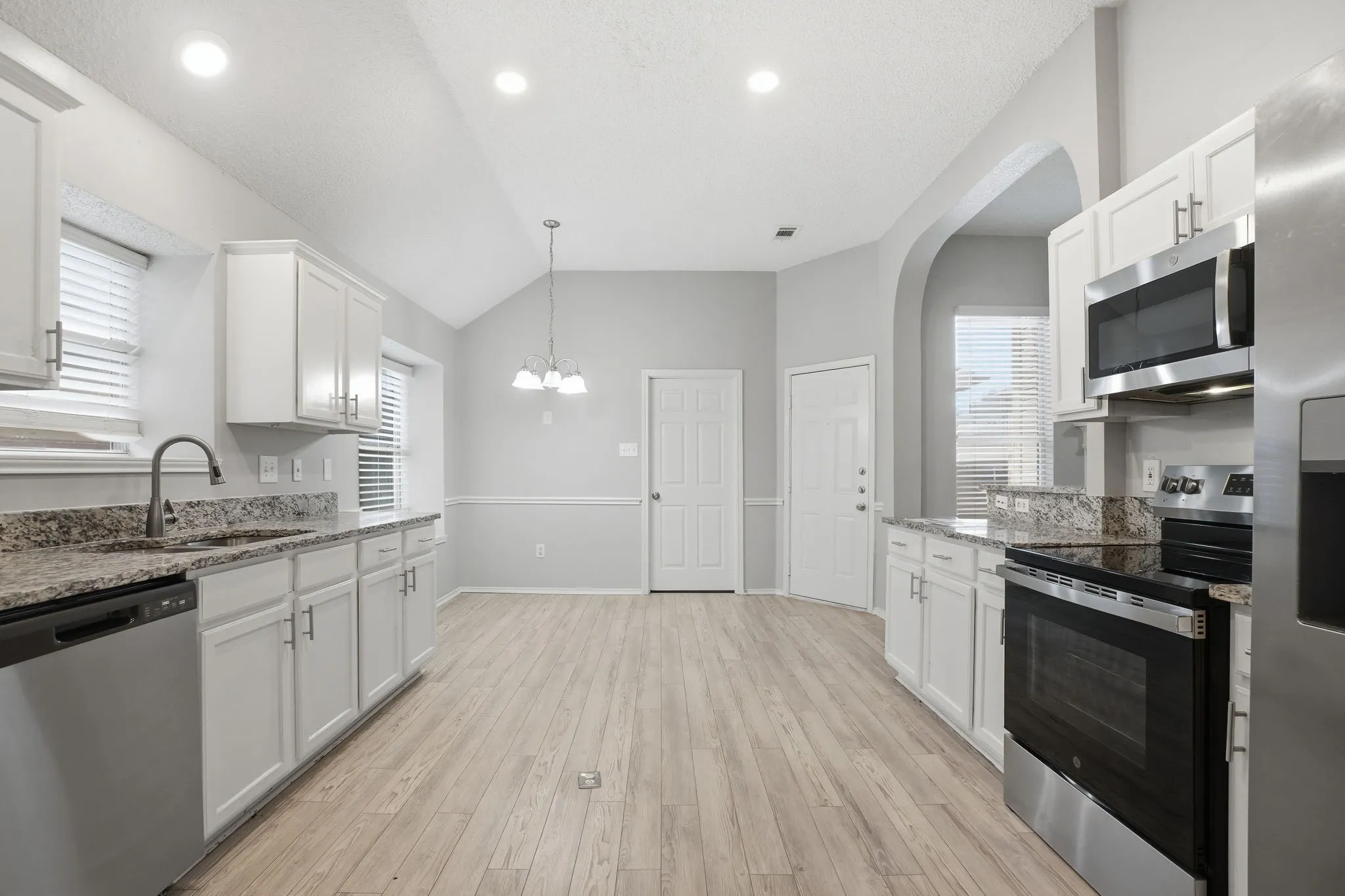 Single Family Residence For Sale in Dallas County , 915 Sea Shell Drive, Mesquite, Texas 75149, 4 Bedroom, 2 Bathroom, 2 Garage spaces, 1,940 Sqft, built in 1997, mls#21326342, Real Estate Agent in Mesquite, Homes For Sale in Dallas county, Homes For Sale in Mesquite, Realtor in Mesquite Texas, Real Estate Brokerage Independent Realty Texas, Luminita Cordes Realtor