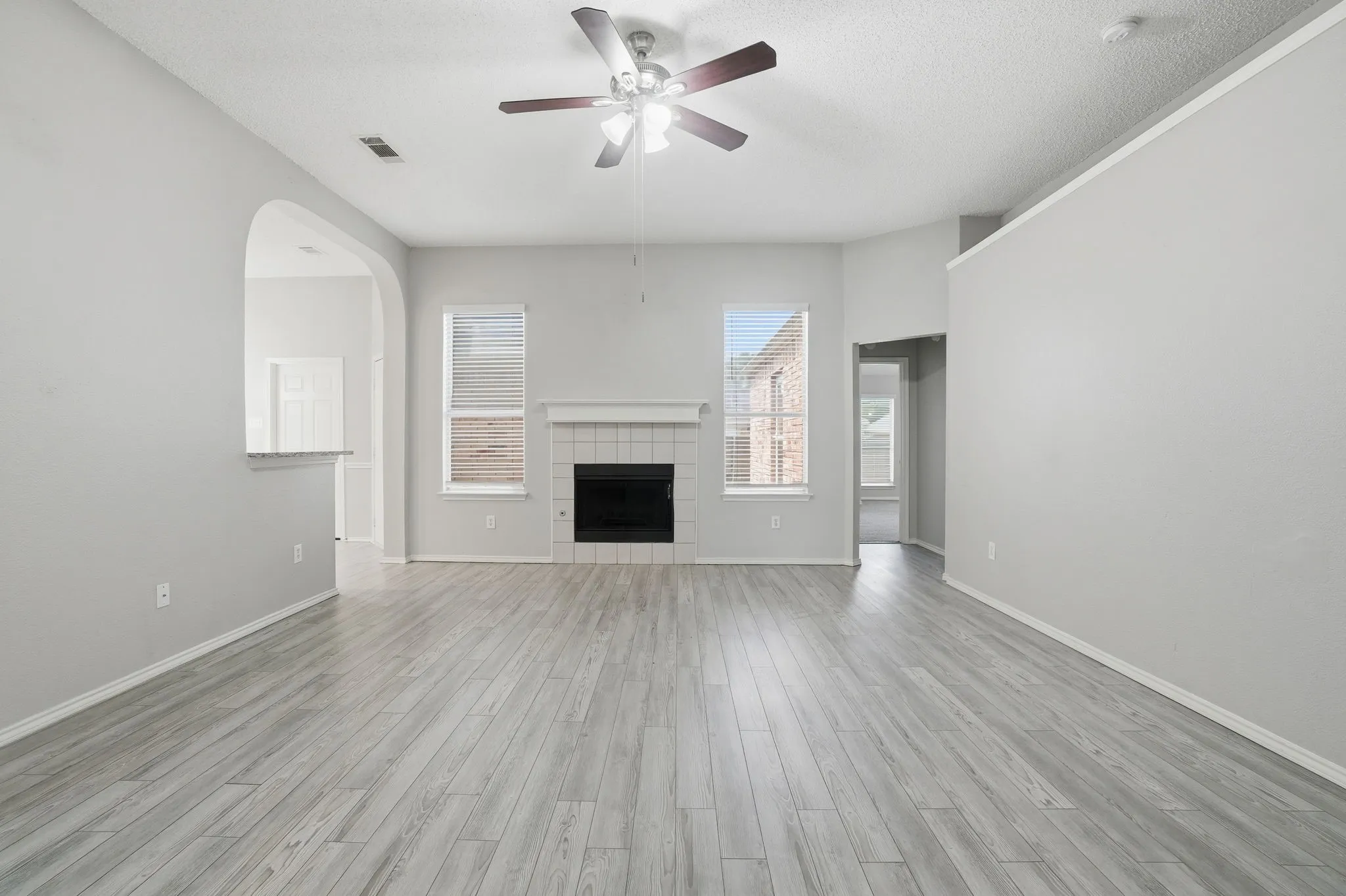 Single Family Residence For Sale in Dallas County , 915 Sea Shell Drive, Mesquite, Texas 75149, 4 Bedroom, 2 Bathroom, 2 Garage spaces, 1,940 Sqft, built in 1997, mls#21326342, Real Estate Agent in Mesquite, Homes For Sale in Dallas county, Homes For Sale in Mesquite, Realtor in Mesquite Texas, Real Estate Brokerage Independent Realty Texas, Luminita Cordes Realtor