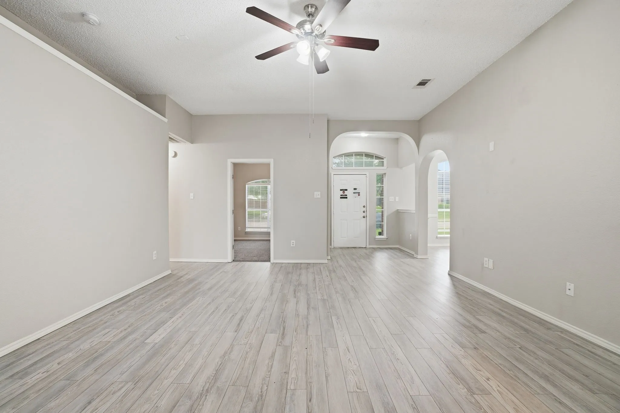 Single Family Residence For Sale in Dallas County , 915 Sea Shell Drive, Mesquite, Texas 75149, 4 Bedroom, 2 Bathroom, 2 Garage spaces, 1,940 Sqft, built in 1997, mls#21326342, Real Estate Agent in Mesquite, Homes For Sale in Dallas county, Homes For Sale in Mesquite, Realtor in Mesquite Texas, Real Estate Brokerage Independent Realty Texas, Luminita Cordes Realtor