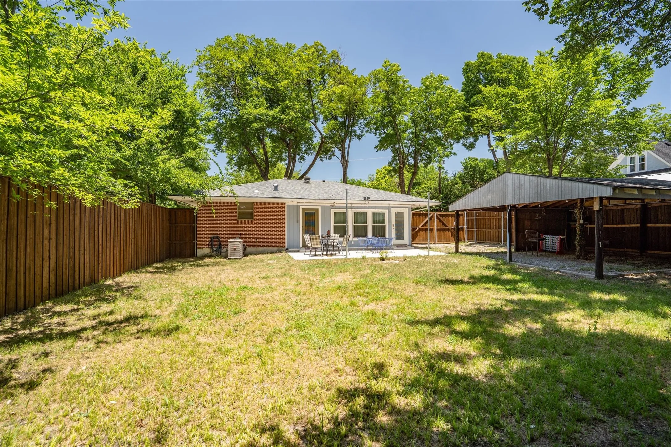 Single Family Residence For Sale in Collin County , 210 Hill Street, Farmersville, Texas 75442, 2 Bedroom, 1 Bathroom, Garage spaces, 1,028 Sqft, built in 1967, mls#21325214, Real Estate Agent in Farmersville, Homes For Sale in Collin county, Homes For Sale in Farmersville, Realtor in Farmersville Texas, Real Estate Brokerage Independent Realty Texas, Luminita Cordes Realtor
