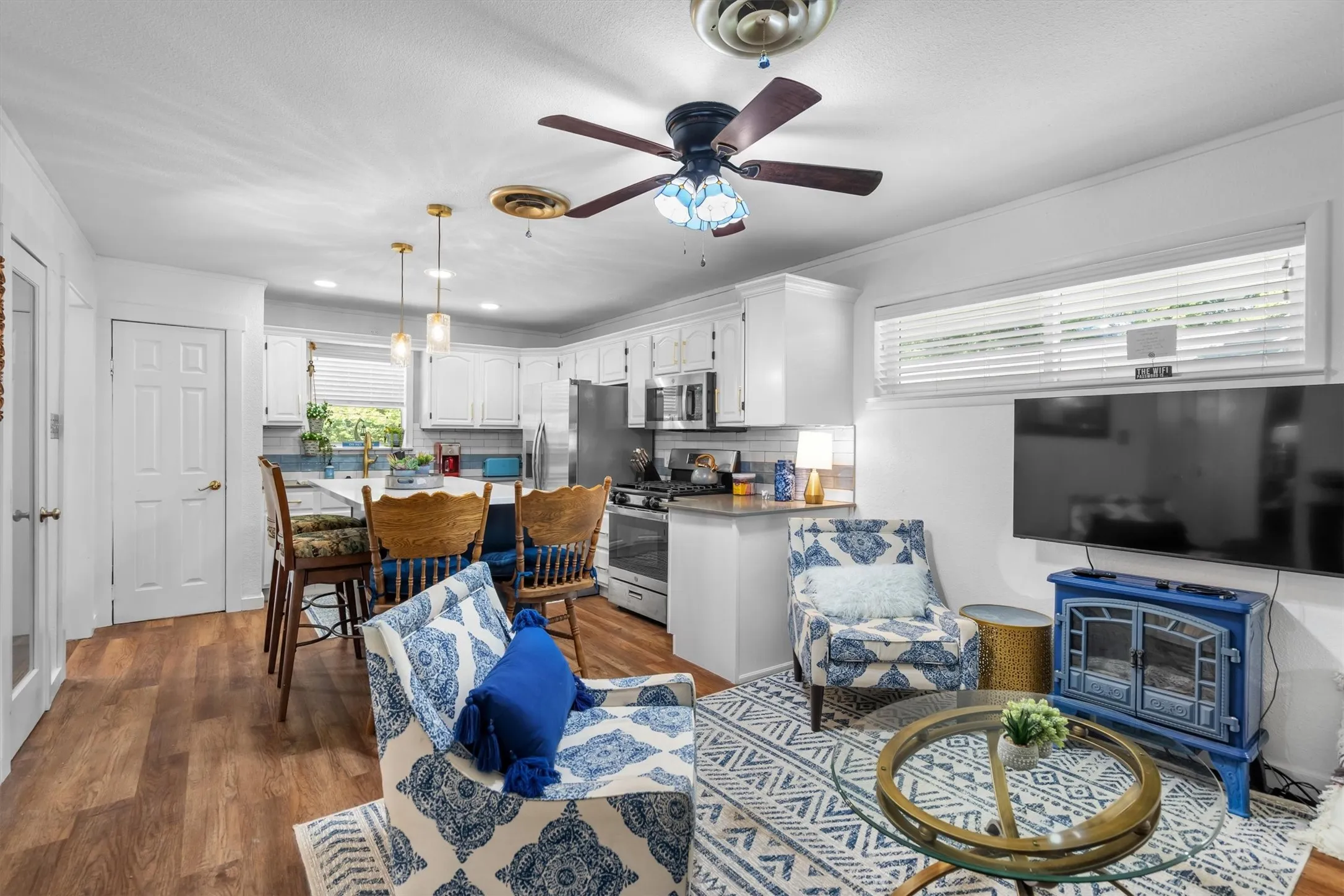 Single Family Residence For Sale in Collin County , 210 Hill Street, Farmersville, Texas 75442, 2 Bedroom, 1 Bathroom, Garage spaces, 1,028 Sqft, built in 1967, mls#21325214, Real Estate Agent in Farmersville, Homes For Sale in Collin county, Homes For Sale in Farmersville, Realtor in Farmersville Texas, Real Estate Brokerage Independent Realty Texas, Luminita Cordes Realtor