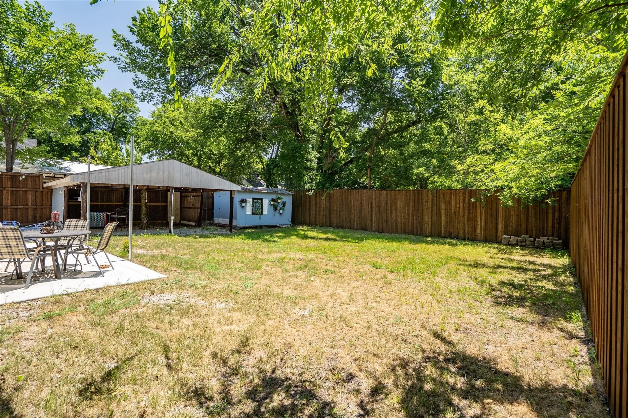 Single Family Residence For Sale in Collin County , 210 Hill Street, Farmersville, Texas 75442, 2 Bedroom, 1 Bathroom, Garage spaces, 1,028 Sqft, built in 1967, mls#21325214, Real Estate Agent in Farmersville, Homes For Sale in Collin county, Homes For Sale in Farmersville, Realtor in Farmersville Texas, Real Estate Brokerage Independent Realty Texas, Luminita Cordes Realtor