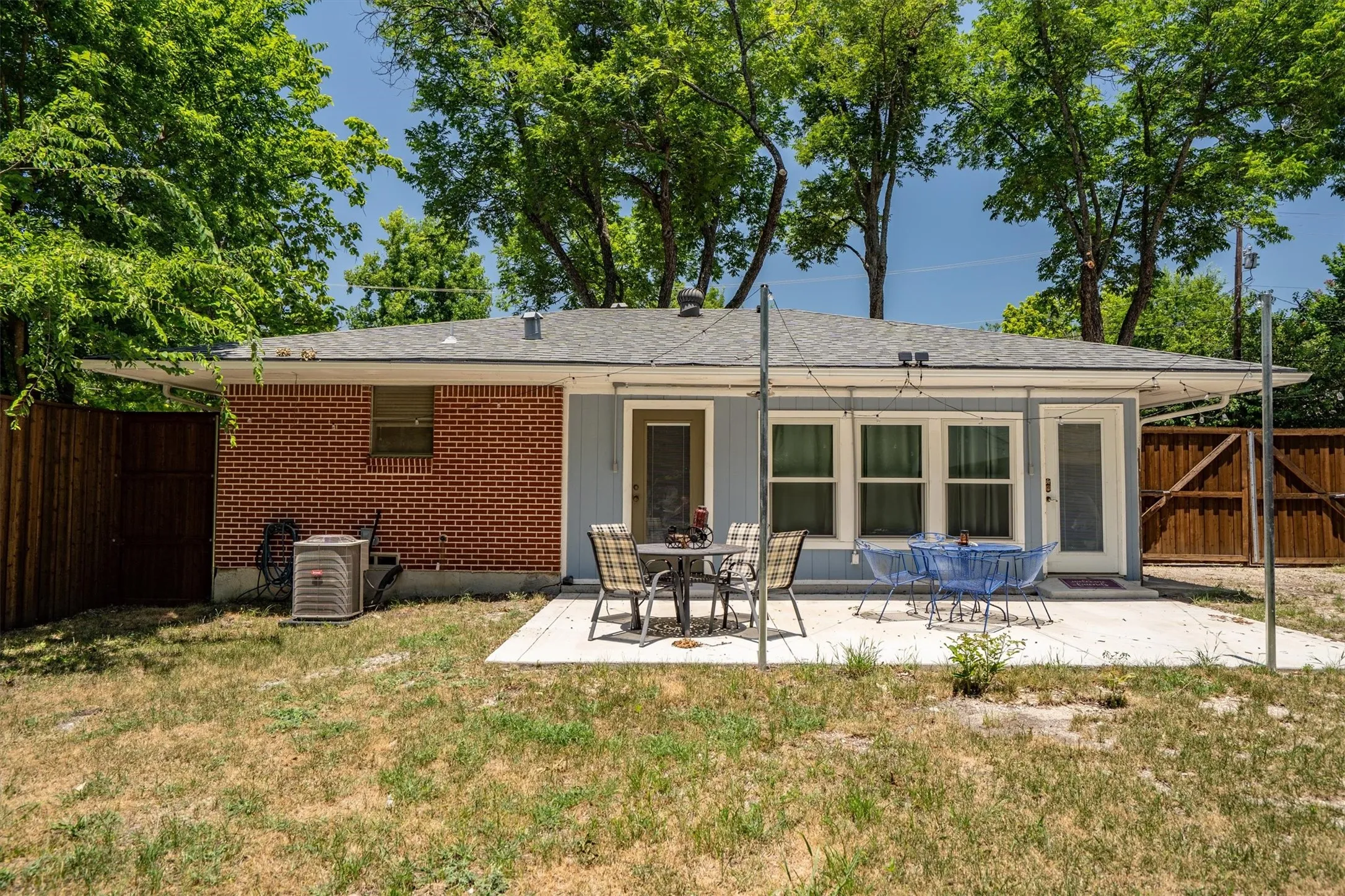 Single Family Residence For Sale in Collin County , 210 Hill Street, Farmersville, Texas 75442, 2 Bedroom, 1 Bathroom, Garage spaces, 1,028 Sqft, built in 1967, mls#21325214, Real Estate Agent in Farmersville, Homes For Sale in Collin county, Homes For Sale in Farmersville, Realtor in Farmersville Texas, Real Estate Brokerage Independent Realty Texas, Luminita Cordes Realtor