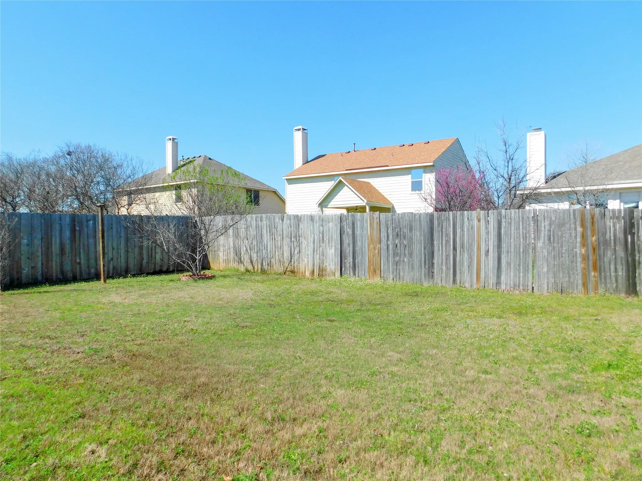 Single Family Residence For Rent in Denton County , 2509 Westheimer Road, Denton, Texas 76210, 3 Bedroom, 2 Bathroom, 2 Garage spaces, 1,204 Sqft, built in 2001, mls#21327514, Real Estate Agent in Denton, Homes For Rent in Denton county, Homes For Rent in Denton, Realtor in Denton Texas, Real Estate Brokerage Independent Realty Texas, Luminita Cordes Realtor
