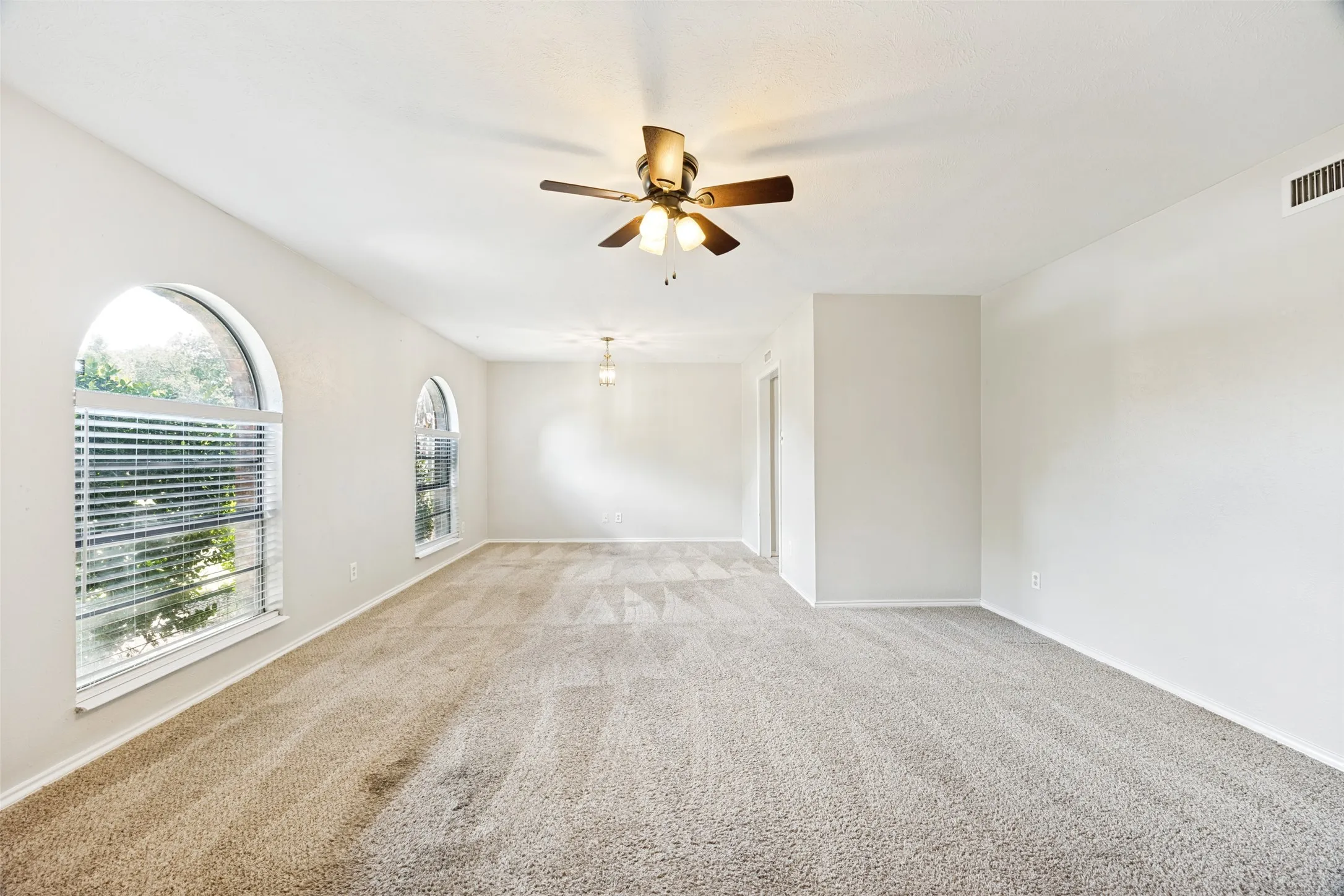 Single Family Residence For Sale in Collin County , 6521 Chinaberry Trail, Plano, Texas 75023, 4 Bedroom, 2 Bathroom, 2 Garage spaces, 1,960 Sqft, built in 1978, mls#21313962, Real Estate Agent in Plano, Homes For Sale in Collin county, Homes For Sale in Plano, Realtor in Plano Texas, Real Estate Brokerage Independent Realty Texas, Luminita Cordes Realtor