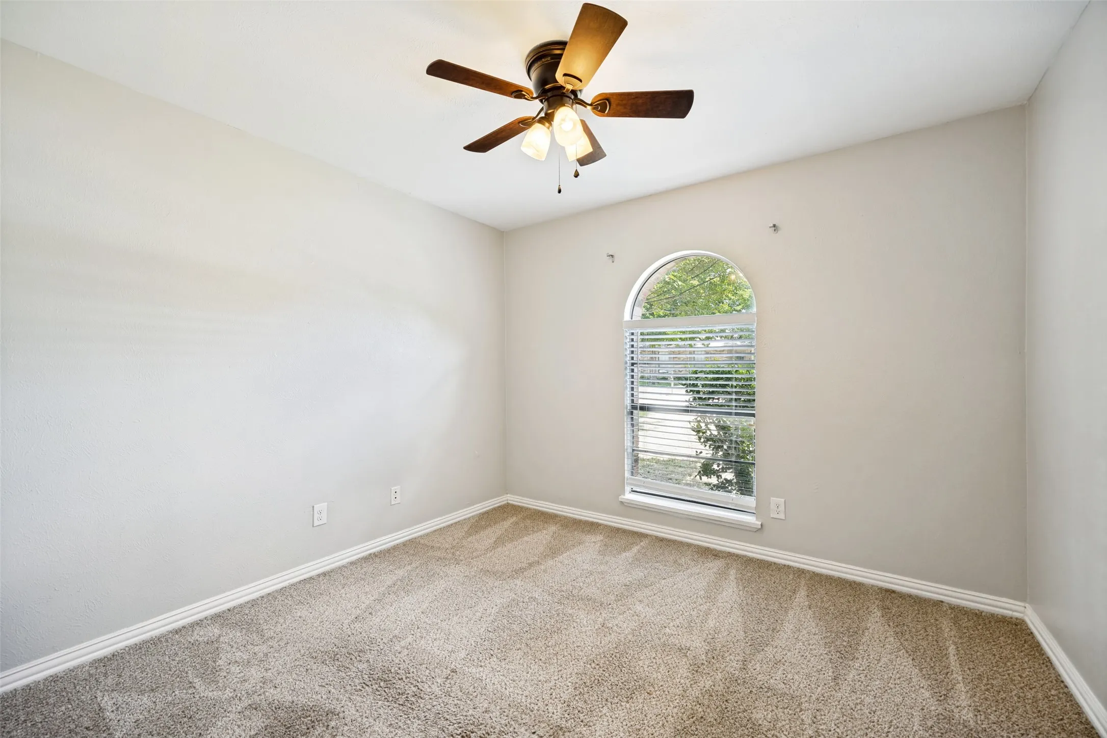Single Family Residence For Sale in Collin County , 6521 Chinaberry Trail, Plano, Texas 75023, 4 Bedroom, 2 Bathroom, 2 Garage spaces, 1,960 Sqft, built in 1978, mls#21313962, Real Estate Agent in Plano, Homes For Sale in Collin county, Homes For Sale in Plano, Realtor in Plano Texas, Real Estate Brokerage Independent Realty Texas, Luminita Cordes Realtor
