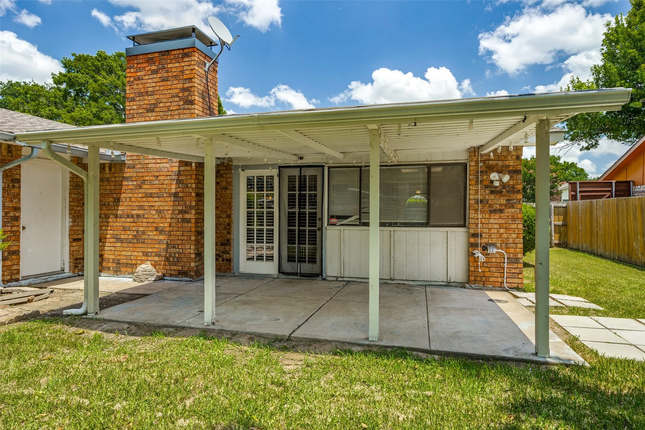 Single Family Residence For Sale in Collin County , 6521 Chinaberry Trail, Plano, Texas 75023, 4 Bedroom, 2 Bathroom, 2 Garage spaces, 1,960 Sqft, built in 1978, mls#21313962, Real Estate Agent in Plano, Homes For Sale in Collin county, Homes For Sale in Plano, Realtor in Plano Texas, Real Estate Brokerage Independent Realty Texas, Luminita Cordes Realtor