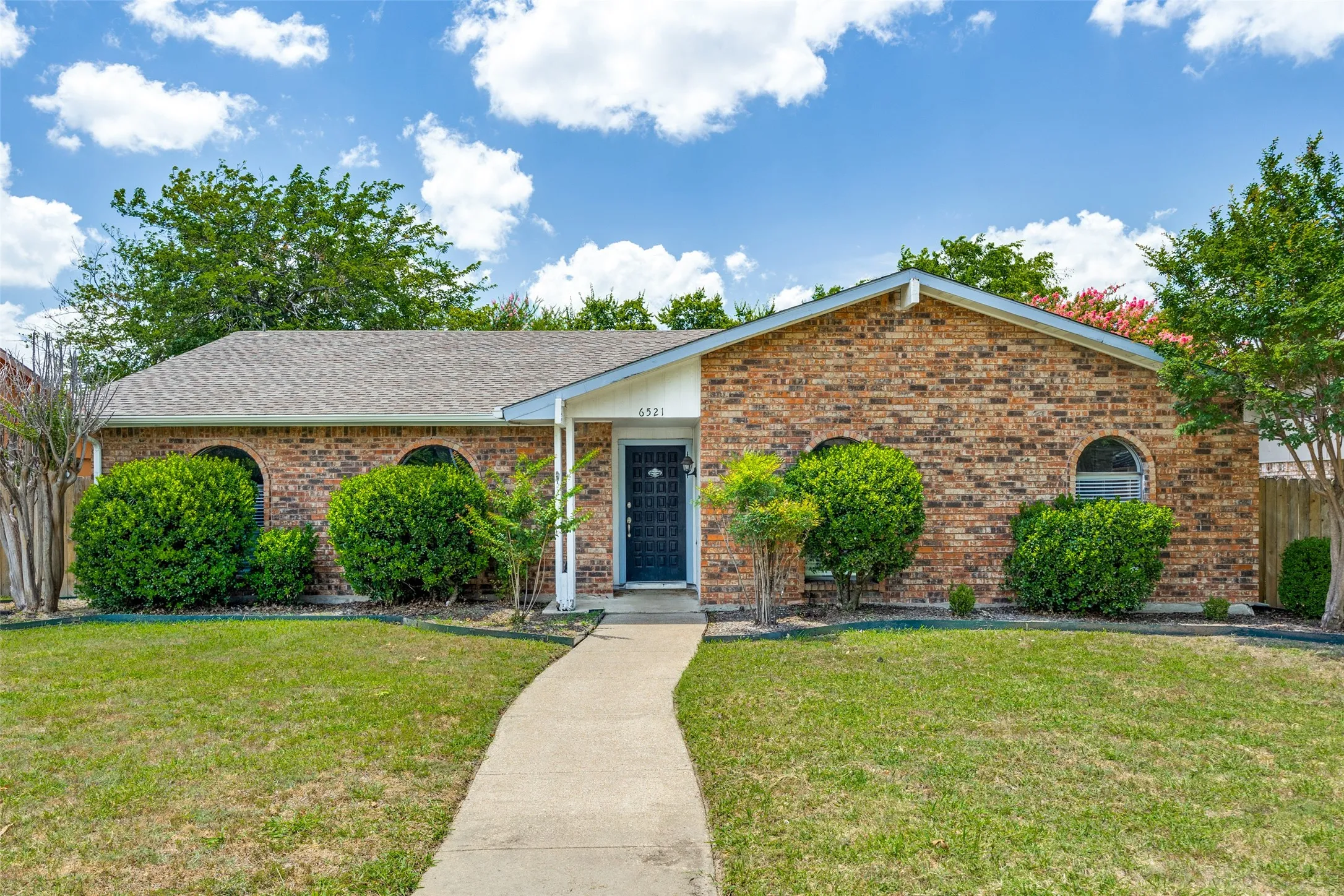 Single Family Residence For Sale in Collin County , 6521 Chinaberry Trail, Plano, Texas 75023, 4 Bedroom, 2 Bathroom, 2 Garage spaces, 1,960 Sqft, built in 1978, mls#21313962, Real Estate Agent in Plano, Homes For Sale in Collin county, Homes For Sale in Plano, Realtor in Plano Texas, Real Estate Brokerage Independent Realty Texas, Luminita Cordes Realtor