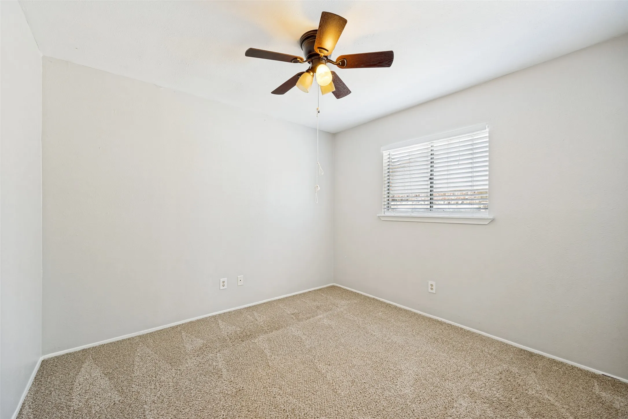Single Family Residence For Sale in Collin County , 6521 Chinaberry Trail, Plano, Texas 75023, 4 Bedroom, 2 Bathroom, 2 Garage spaces, 1,960 Sqft, built in 1978, mls#21313962, Real Estate Agent in Plano, Homes For Sale in Collin county, Homes For Sale in Plano, Realtor in Plano Texas, Real Estate Brokerage Independent Realty Texas, Luminita Cordes Realtor
