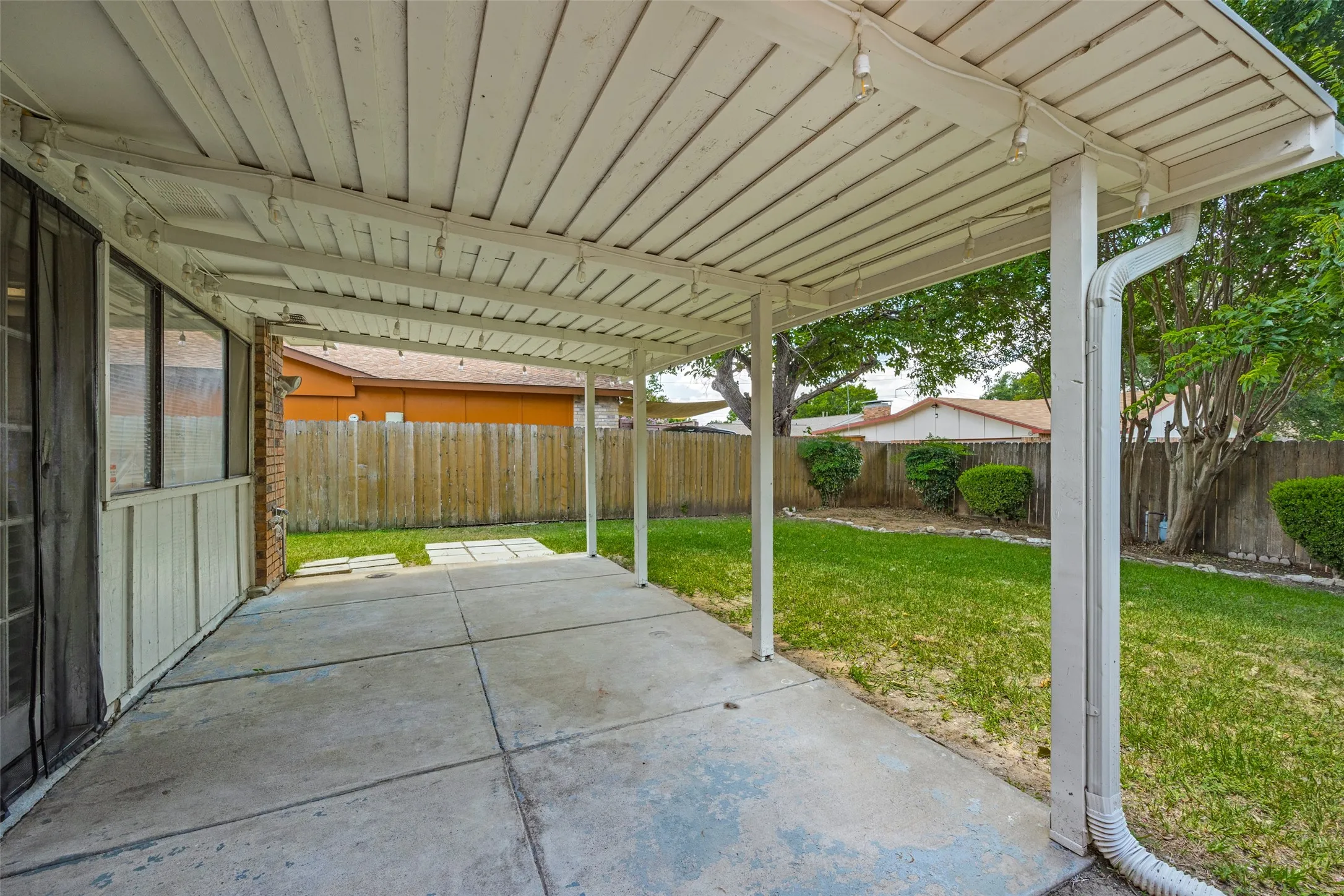 Single Family Residence For Sale in Collin County , 6521 Chinaberry Trail, Plano, Texas 75023, 4 Bedroom, 2 Bathroom, 2 Garage spaces, 1,960 Sqft, built in 1978, mls#21313962, Real Estate Agent in Plano, Homes For Sale in Collin county, Homes For Sale in Plano, Realtor in Plano Texas, Real Estate Brokerage Independent Realty Texas, Luminita Cordes Realtor