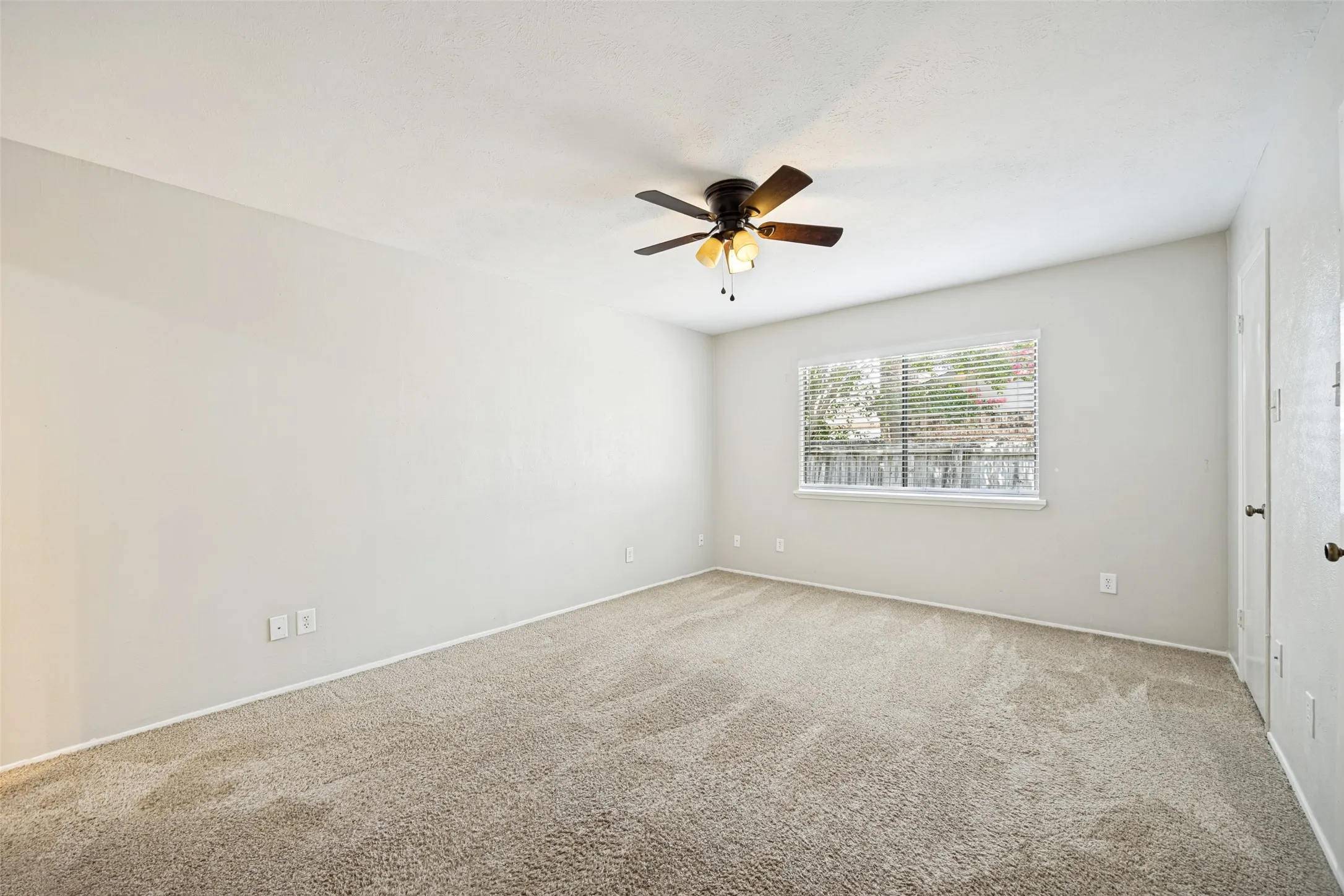 Single Family Residence For Sale in Collin County , 6521 Chinaberry Trail, Plano, Texas 75023, 4 Bedroom, 2 Bathroom, 2 Garage spaces, 1,960 Sqft, built in 1978, mls#21313962, Real Estate Agent in Plano, Homes For Sale in Collin county, Homes For Sale in Plano, Realtor in Plano Texas, Real Estate Brokerage Independent Realty Texas, Luminita Cordes Realtor